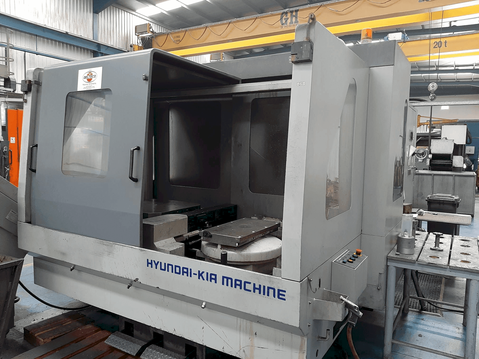 Vooraanzicht van Hyundai KH-63G machine