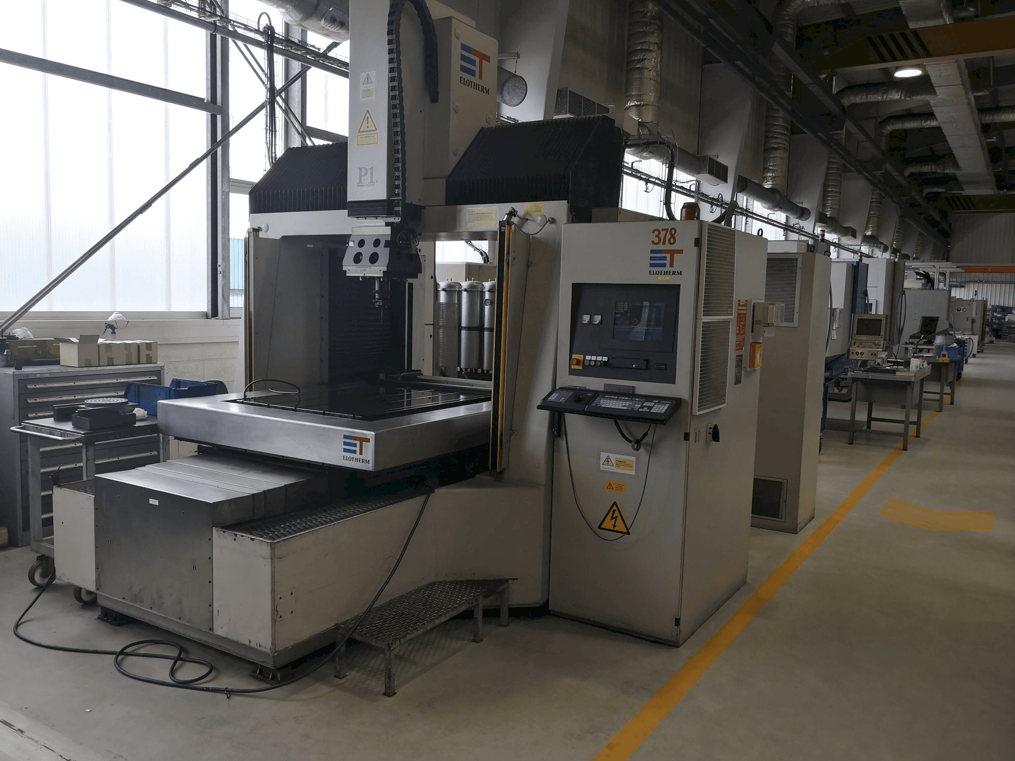 Vooraanzicht van ELOTHERM ELBOMAT P1 machine