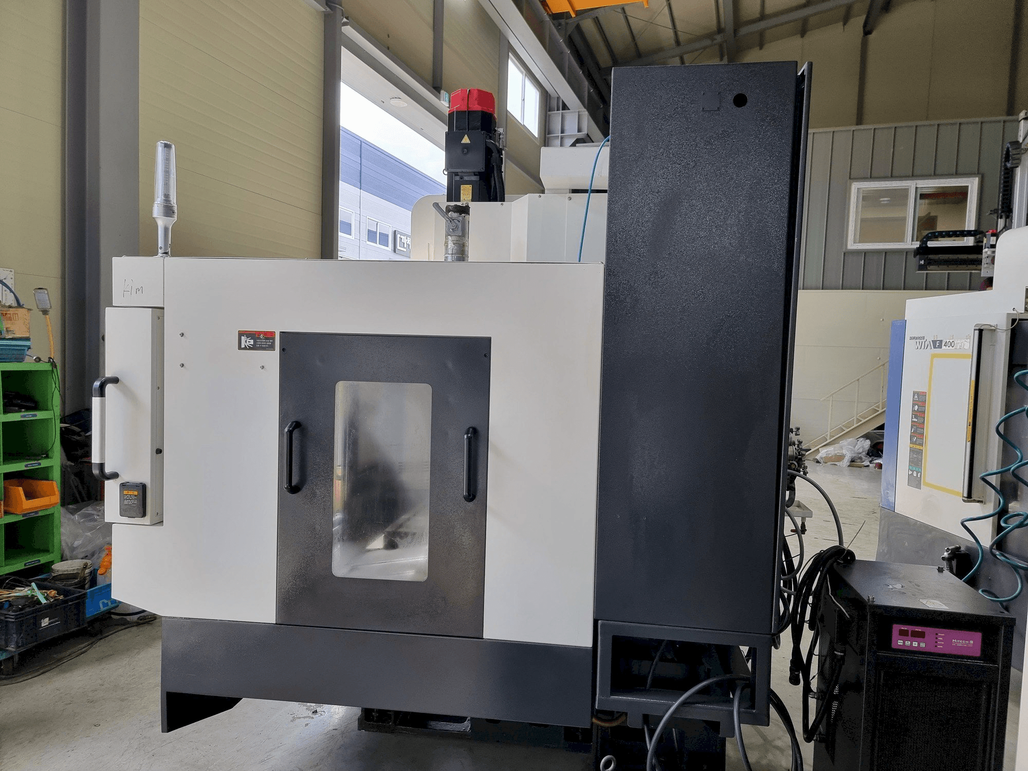 Vooraanzicht van Hyundai Wia F400 machine