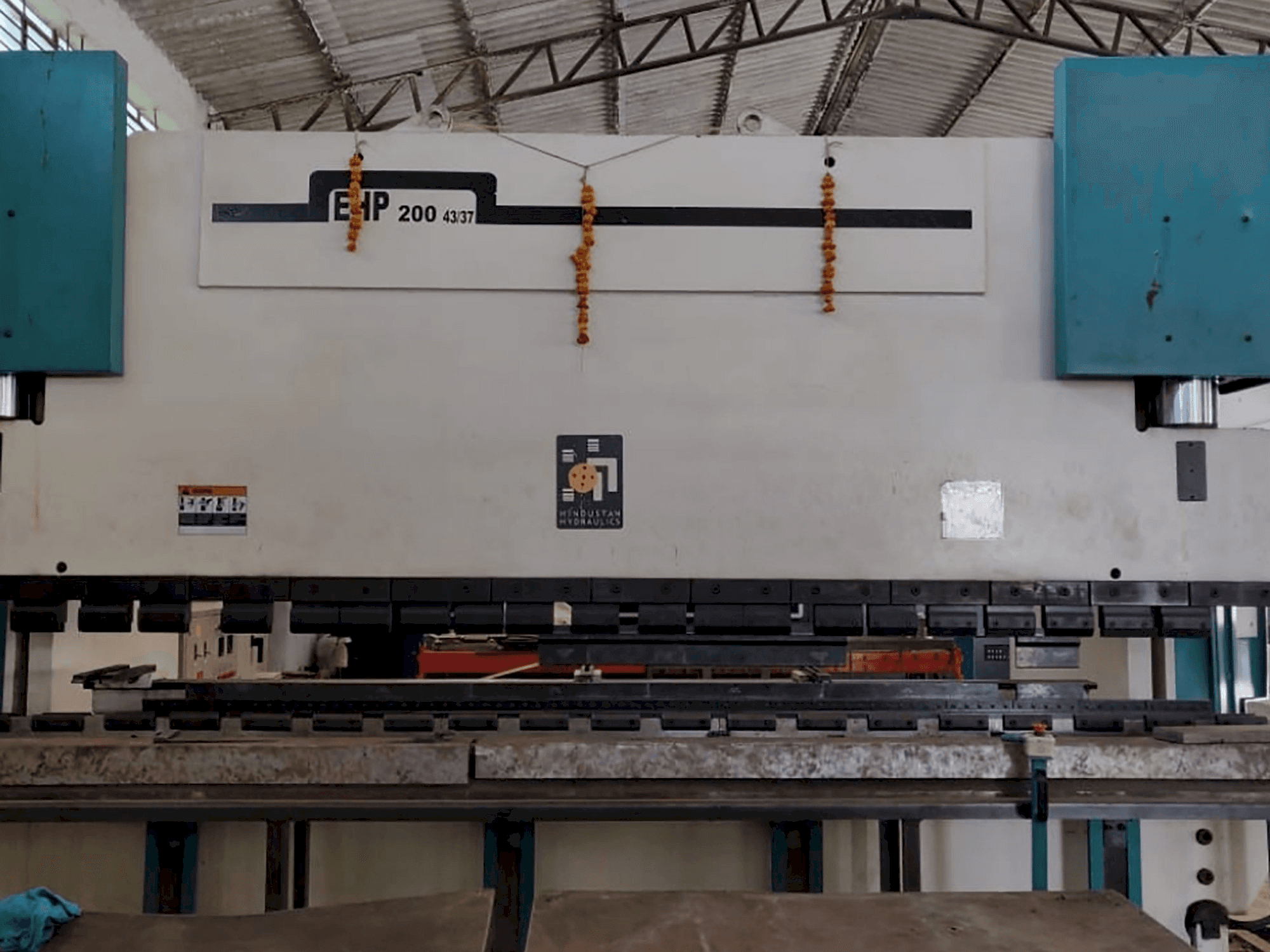 Vooraanzicht van Hindustan Hydraulics EHP 200 machine