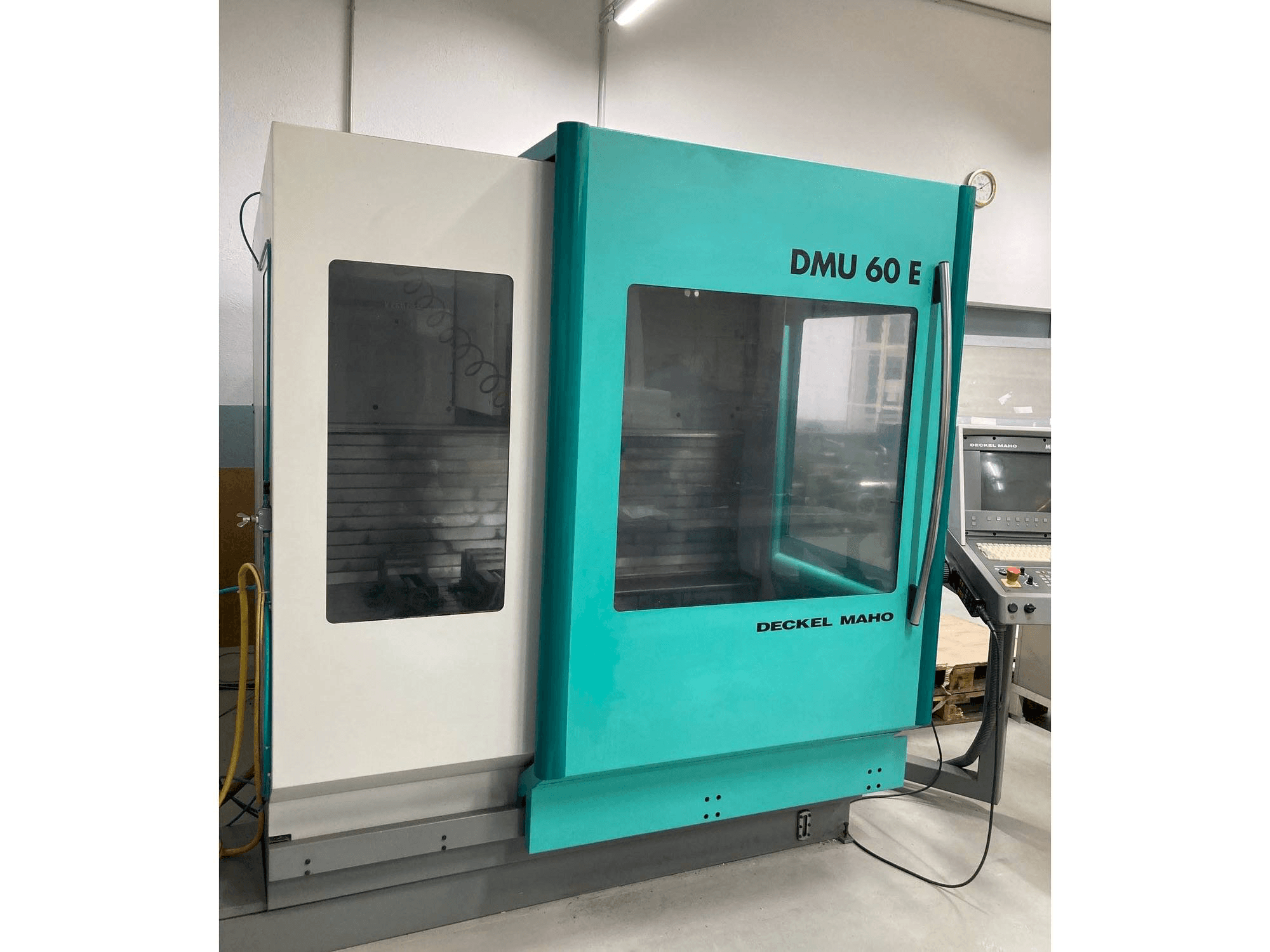 Vooraanzicht van DECKEL MAHO DMU 60 E machine