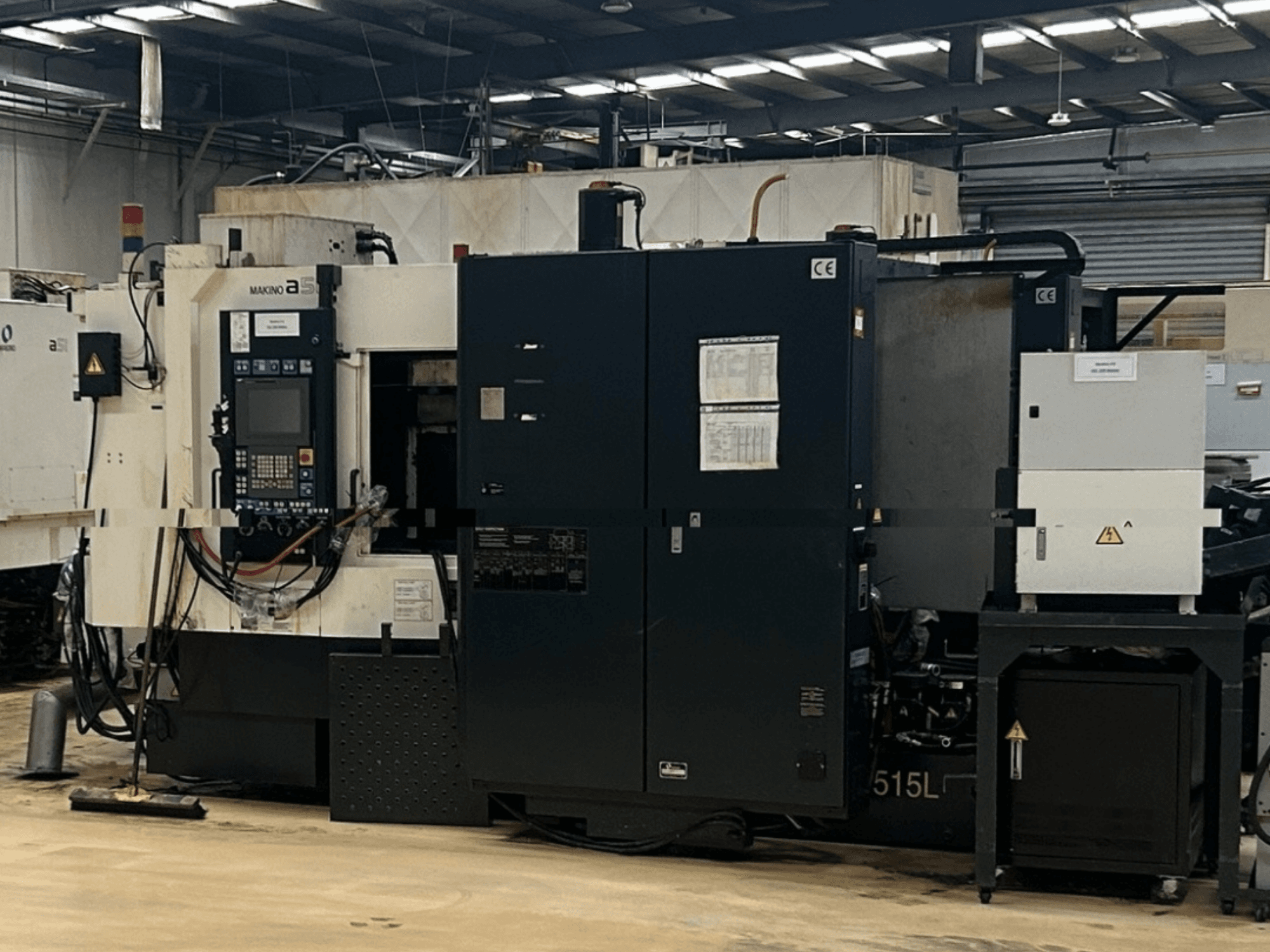 Makino A51-5XR horizontaal bewerkingscentrum, vooraanzicht met bedieningspaneel, voeding en machineonderdelen.