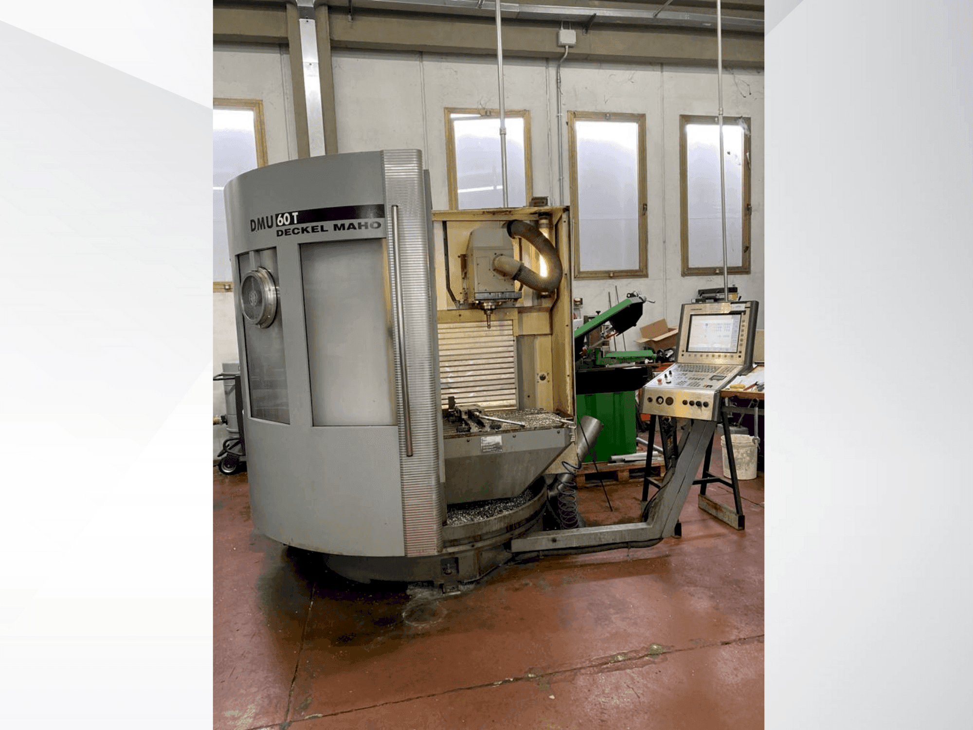 Vooraanzicht van DECKEL MAHO DMU 60T machine
