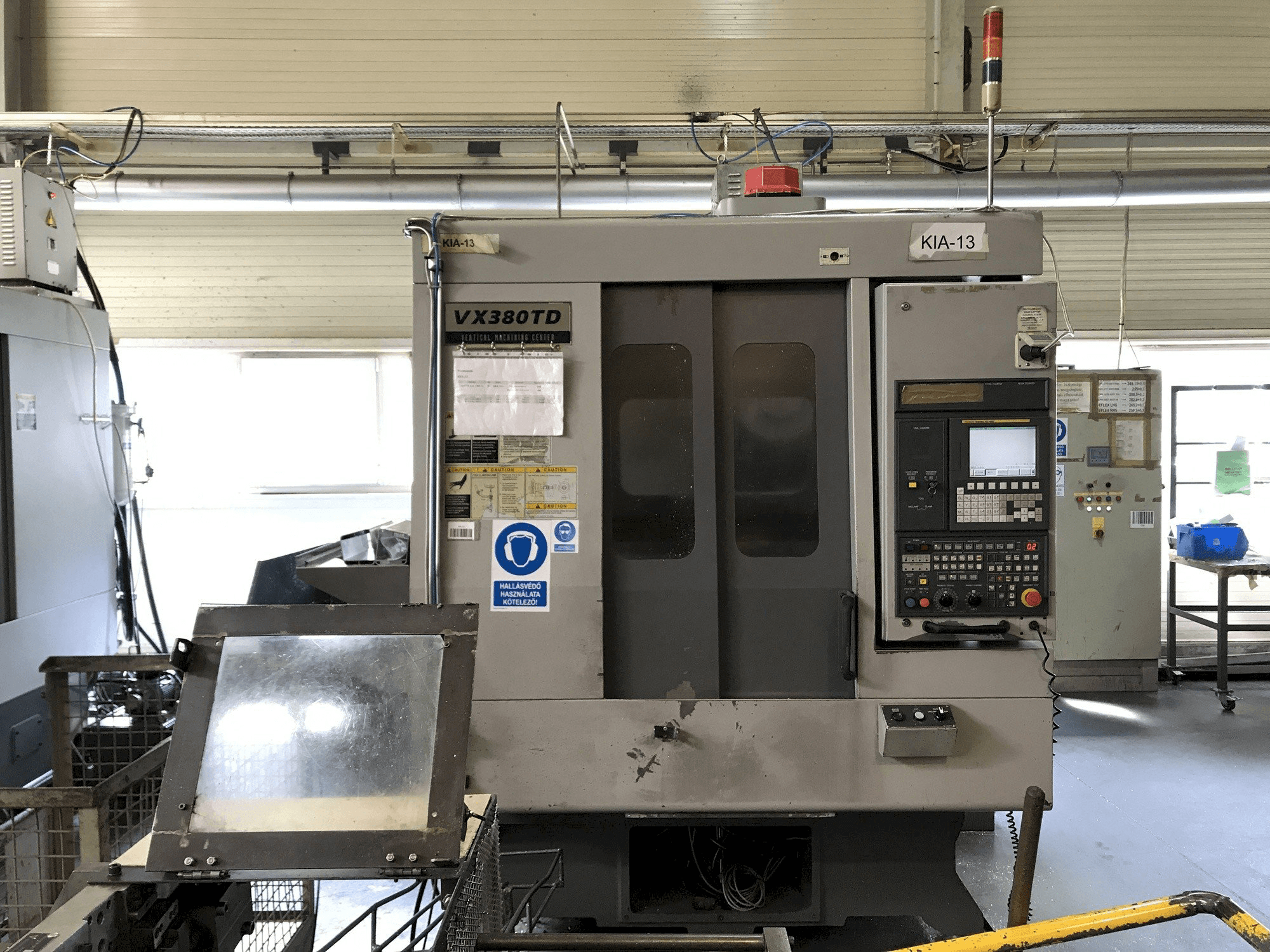 Vooraanzicht van Hyundai Kia VX380TD machine