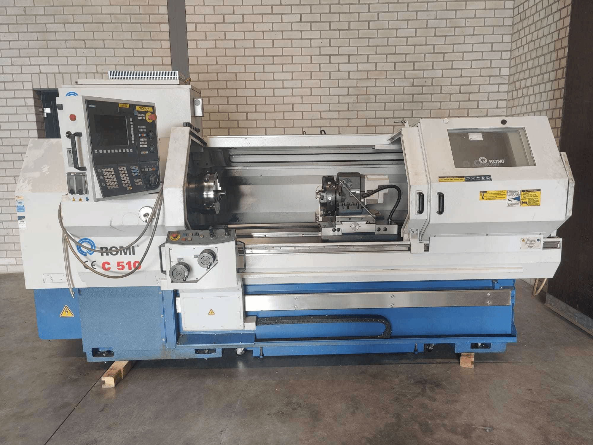 Vooraanzicht van Romi C510 machine