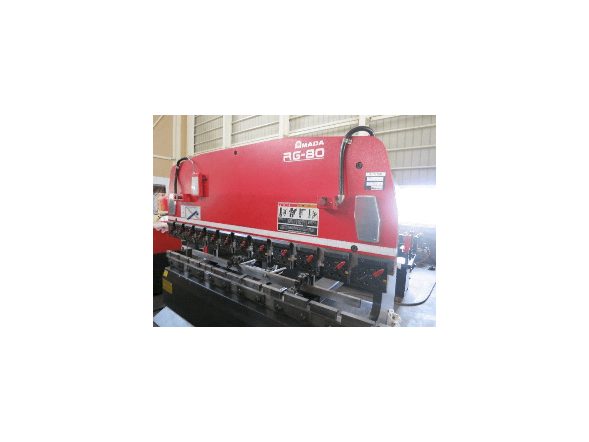 Vooraanzicht van AMADA RG-80 ABG machine