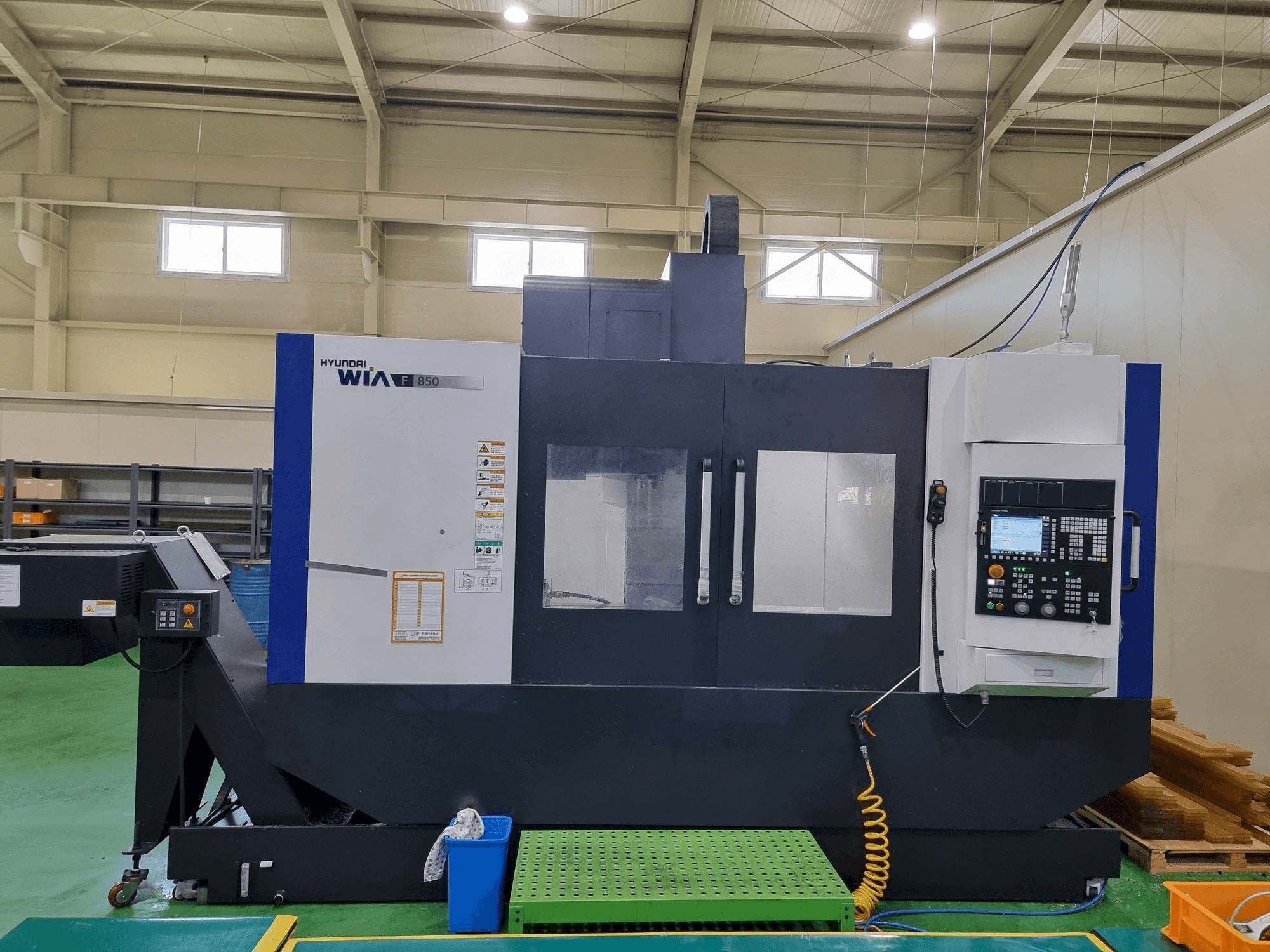 Vooraanzicht van Hyundai Wia F850 machine