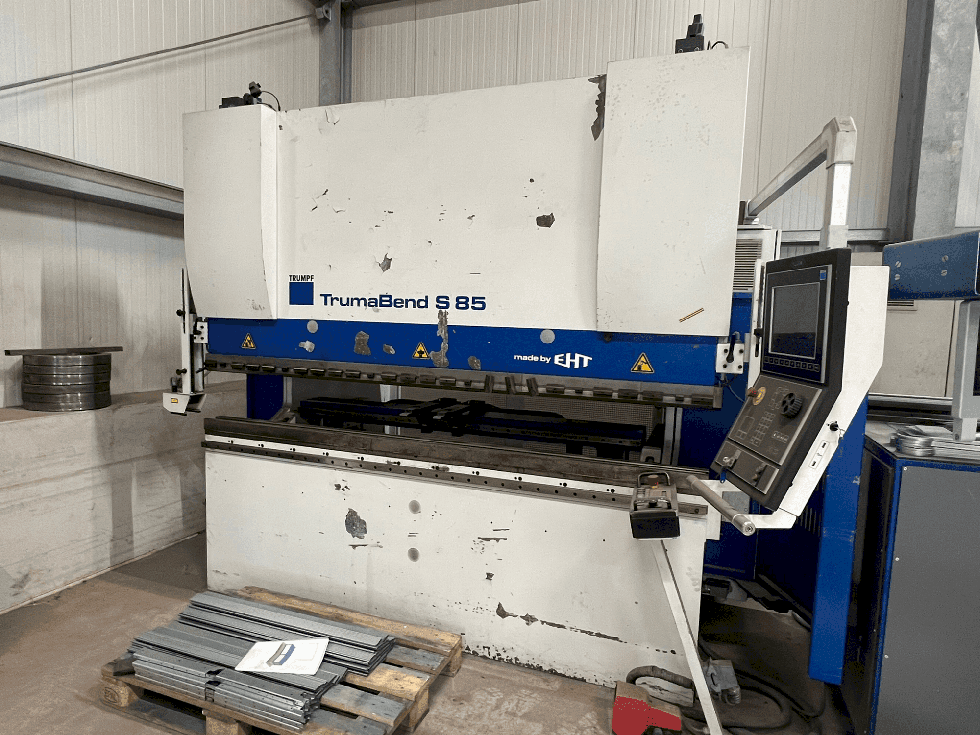 Vooraanzicht van TRUMPF TrumaBend S 85 - 25 machine