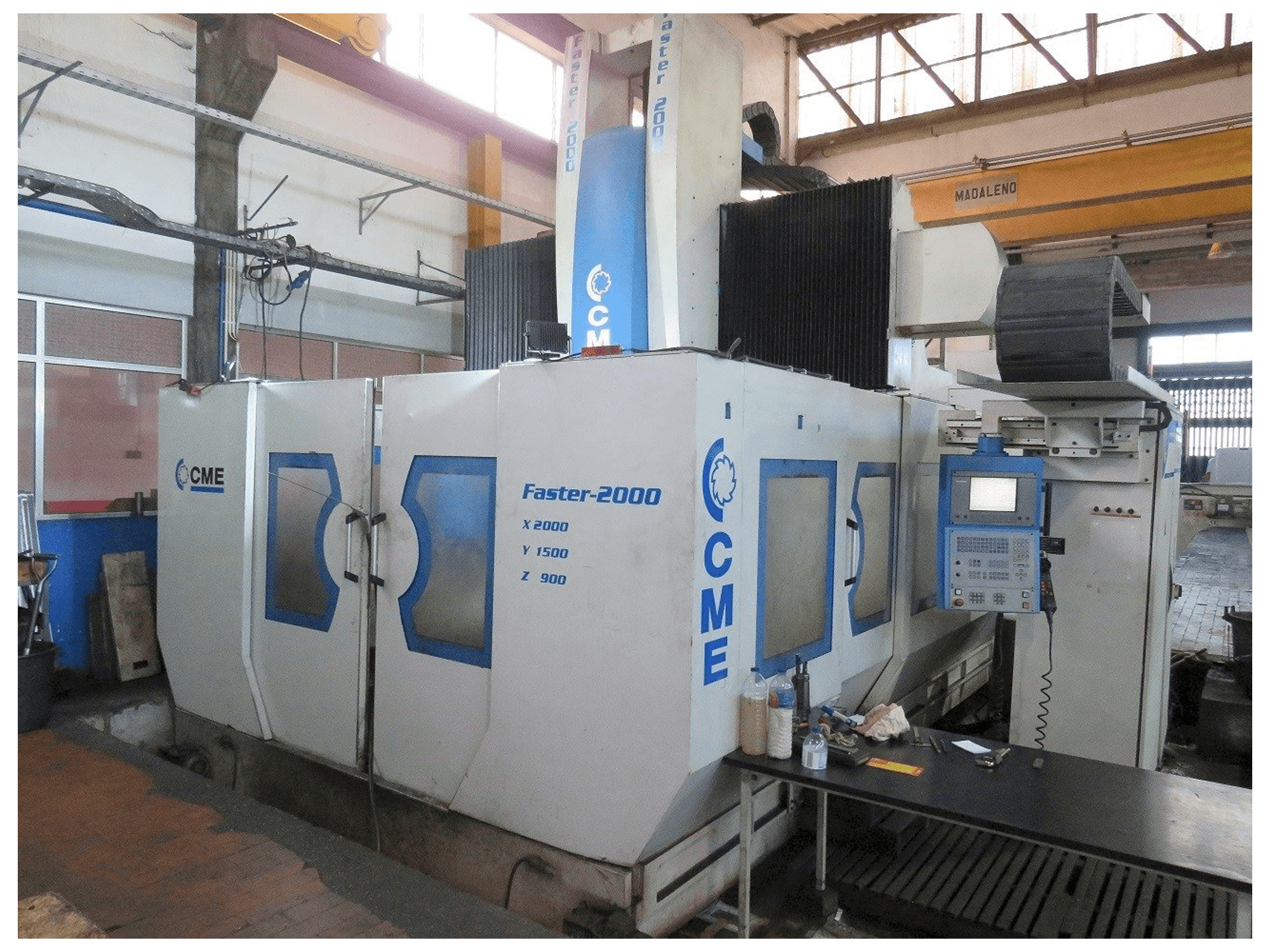 Vooraanzicht van CME Faster 2000 machine
