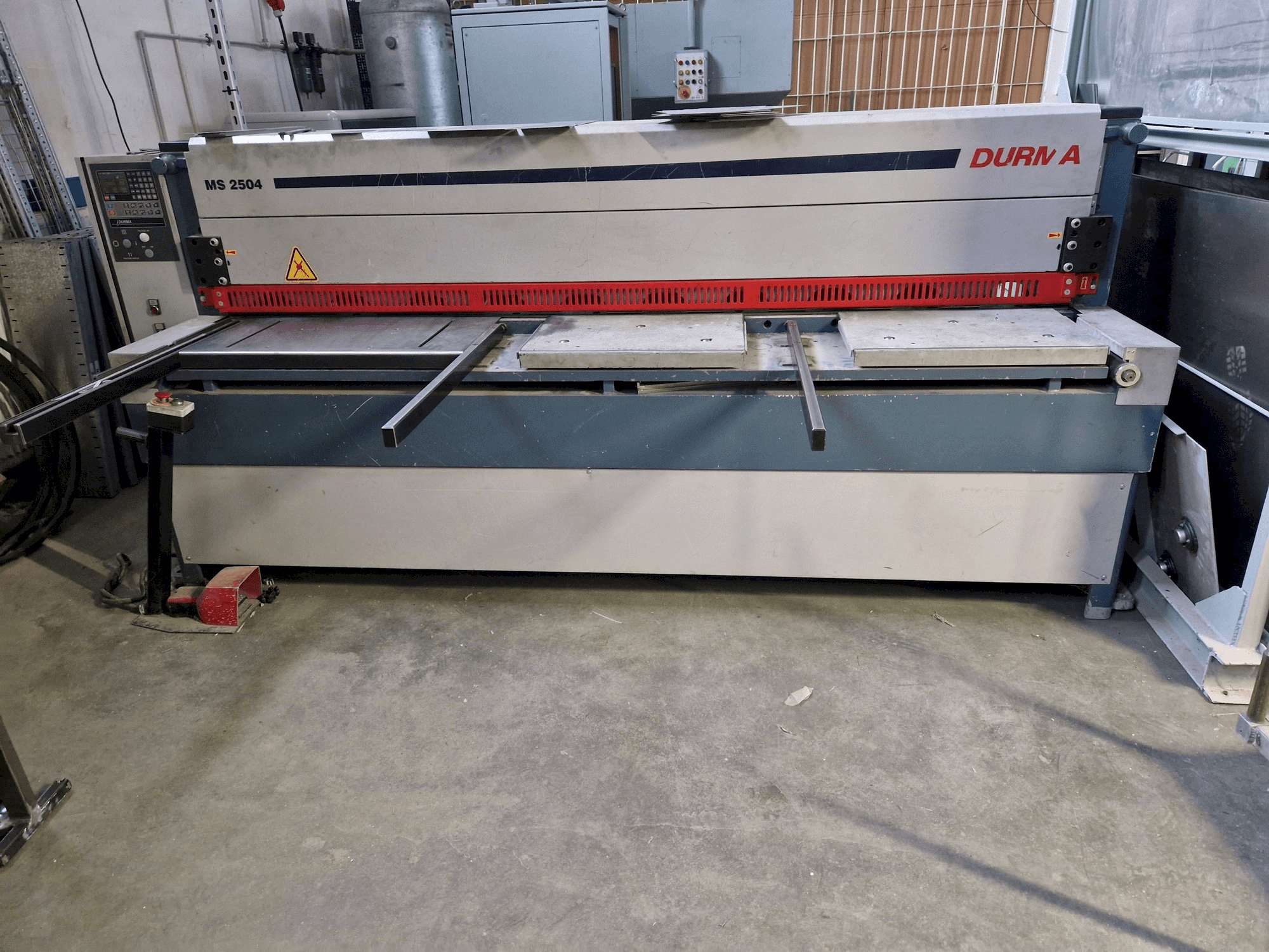 Vooraanzicht van Durma MS 2504 machine