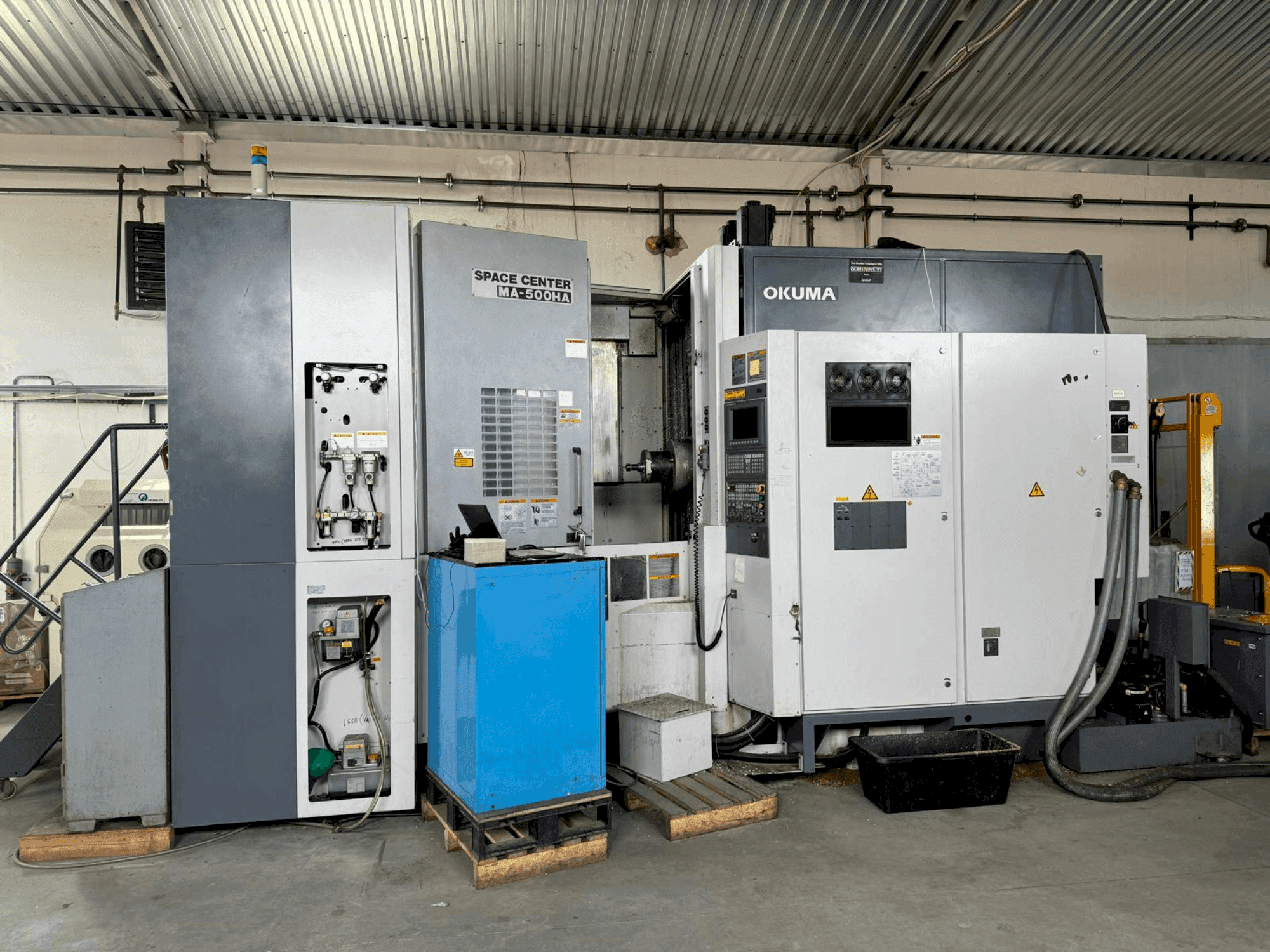 Vooraanzicht van Okuma MA-500HA machine