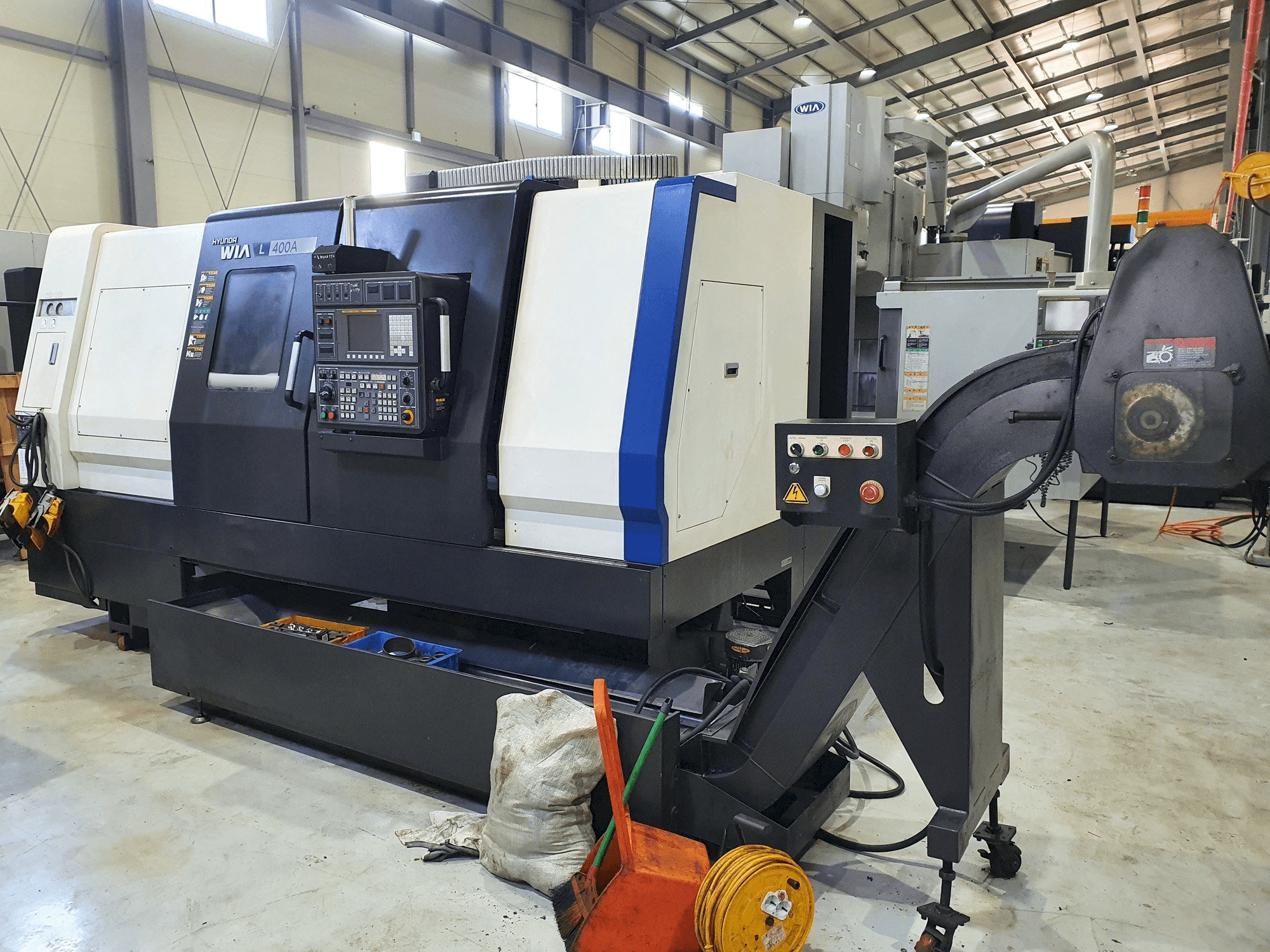 Vooraanzicht van Hyundai Wia L400A machine