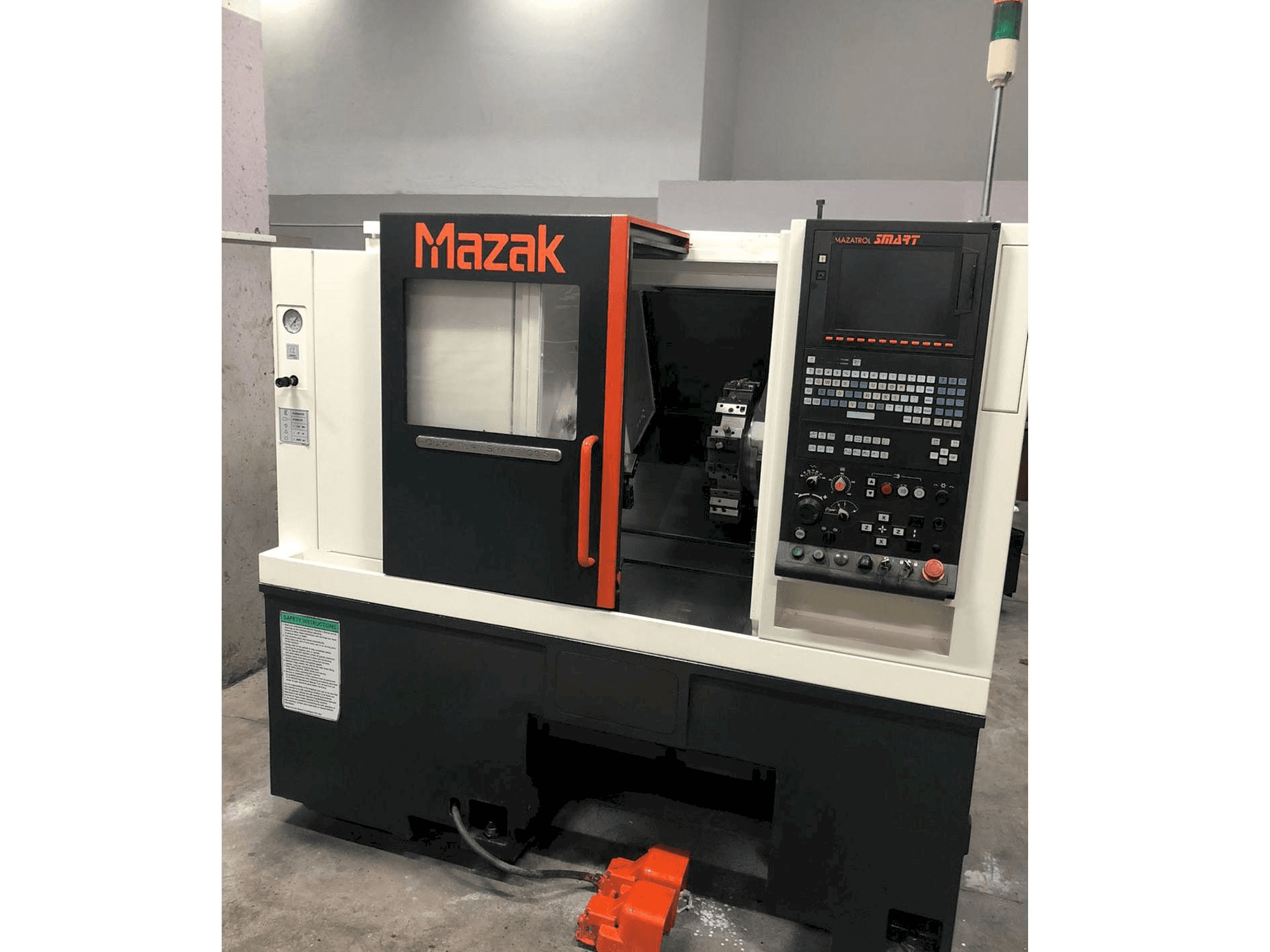 Vooraanzicht van Mazak Quick Turn Smart 100 S machine