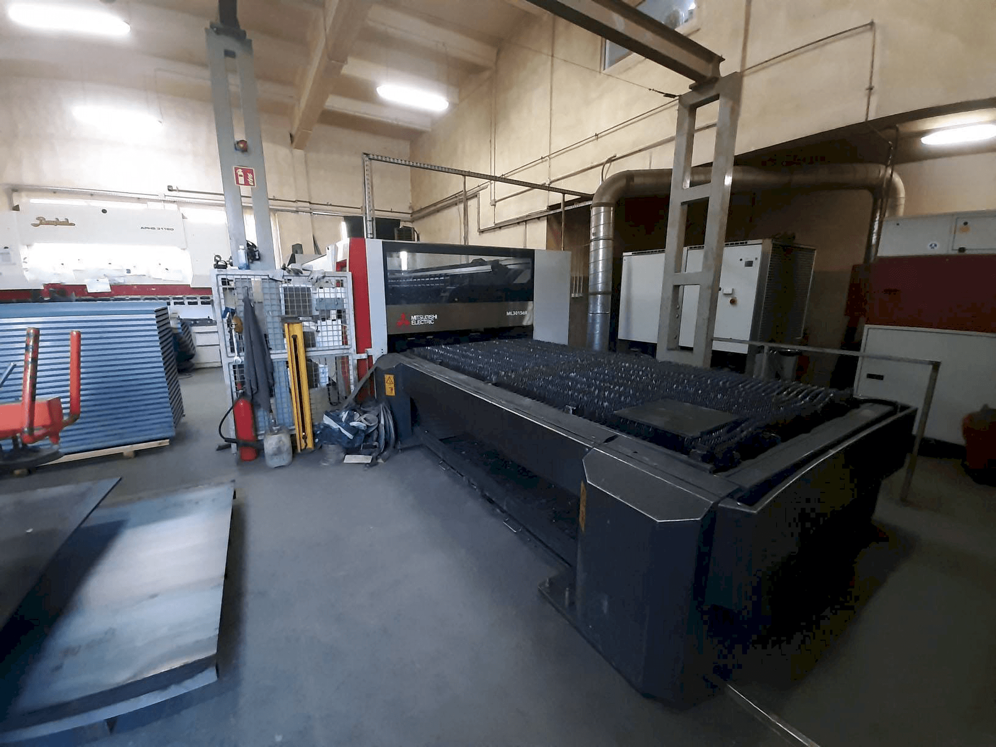 Vooraanzicht van Mitsubishi ML3015 eX(S2)-450F-R machine