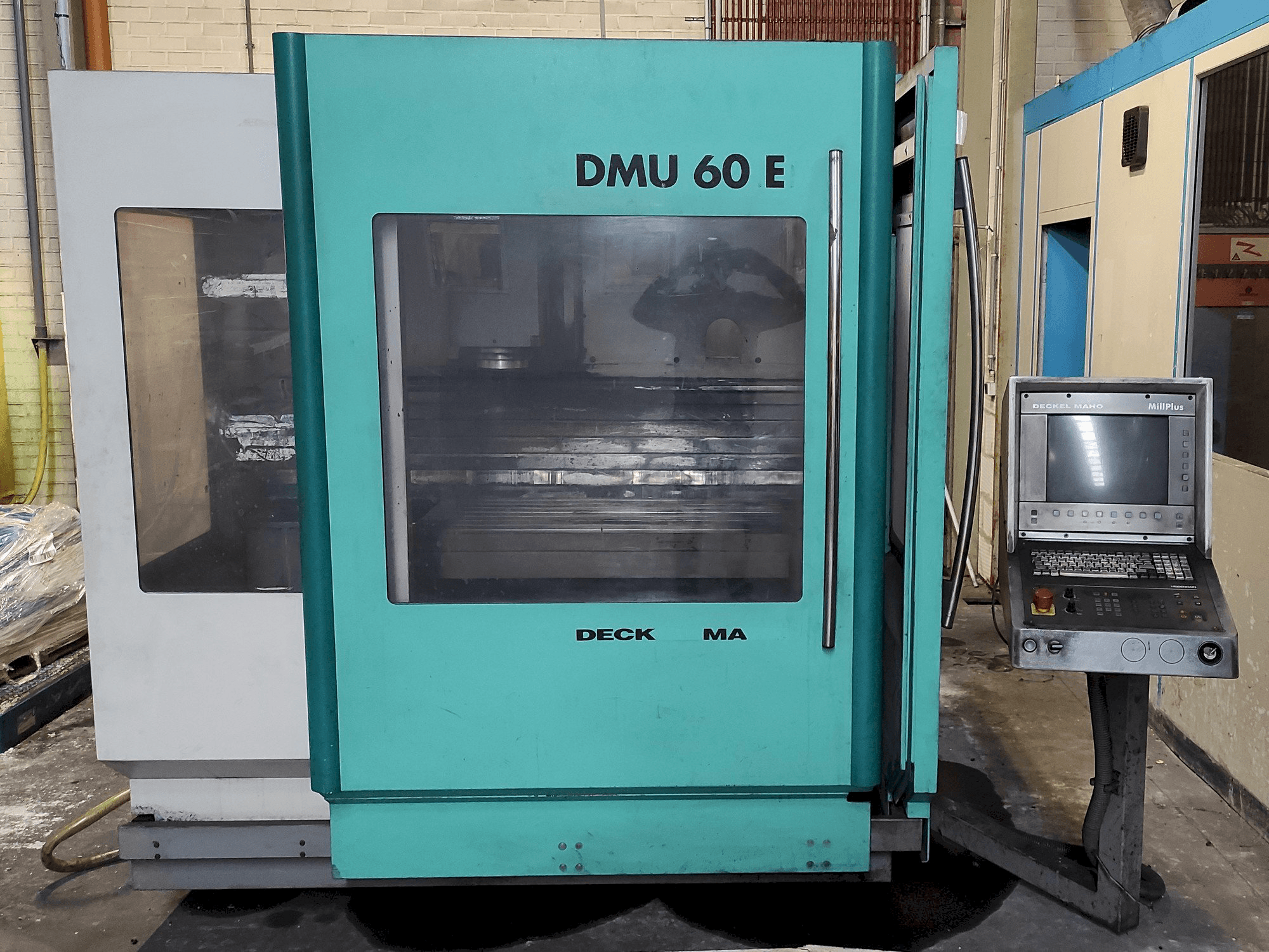 Vooraanzicht van DECKEL MAHO DMU 60 E machine