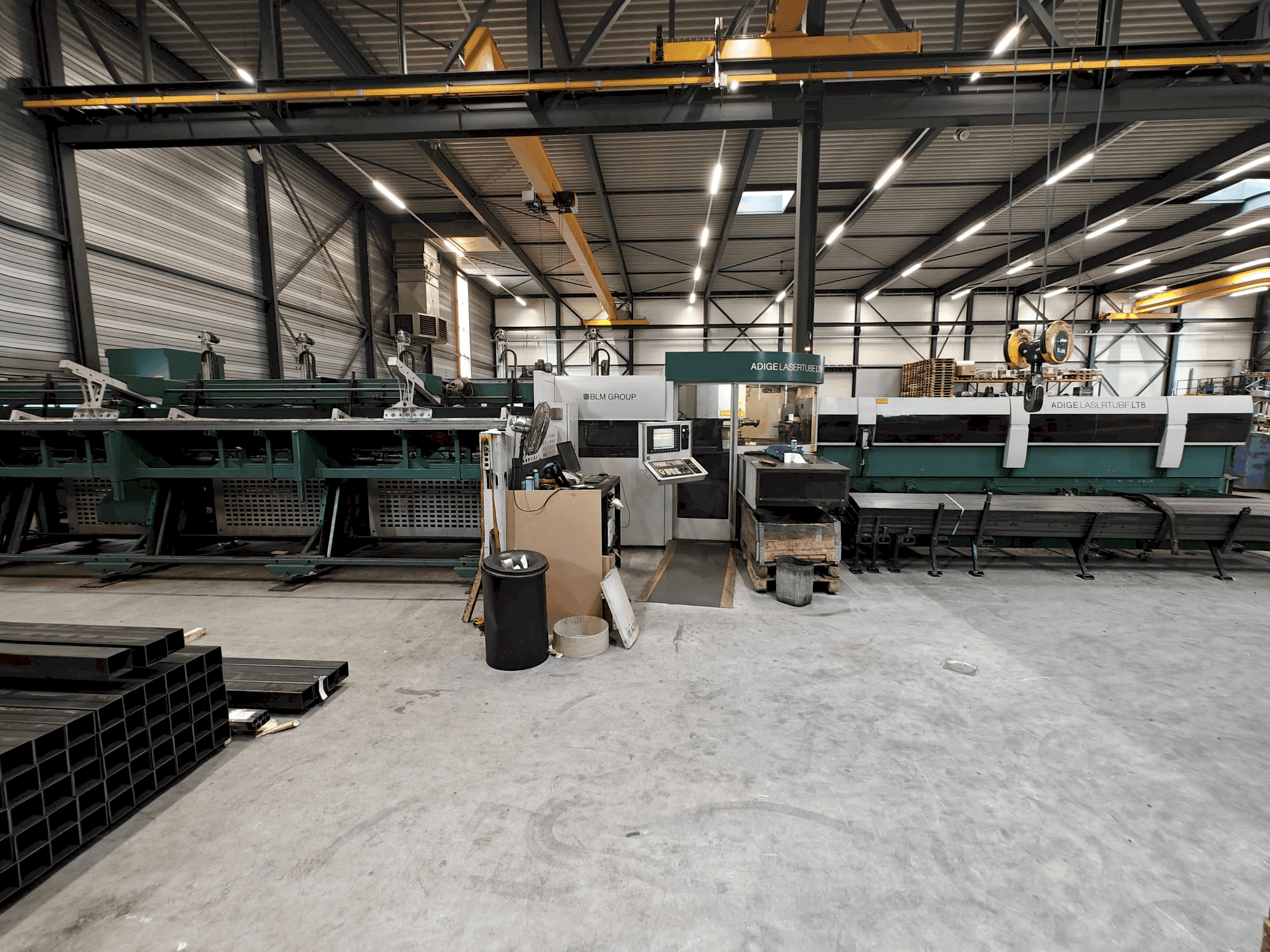Vooraanzicht van BLM Adige LT8 machine