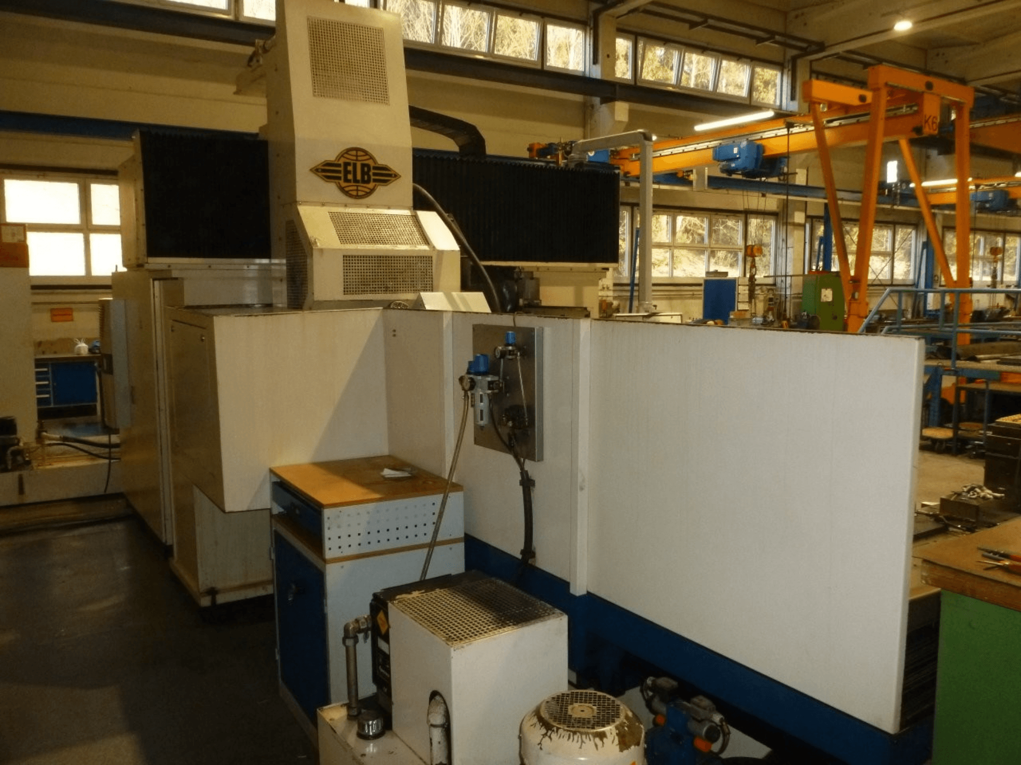 ELB SWP 225/125 SPS vlakslijpmachine, vooraanzicht met bedieningspaneel en operationele ontwerpkenmerken.