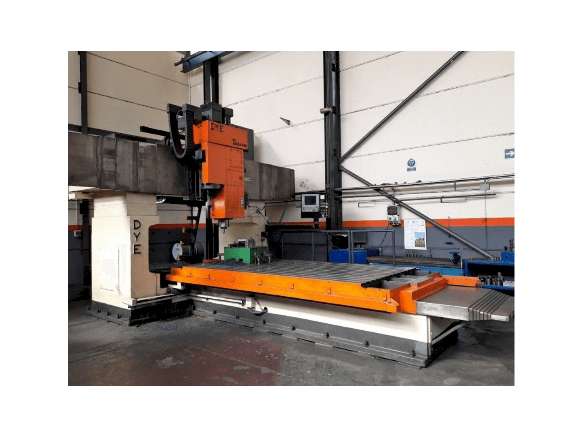 Vooraanzicht van DYE FB-3600 machine
