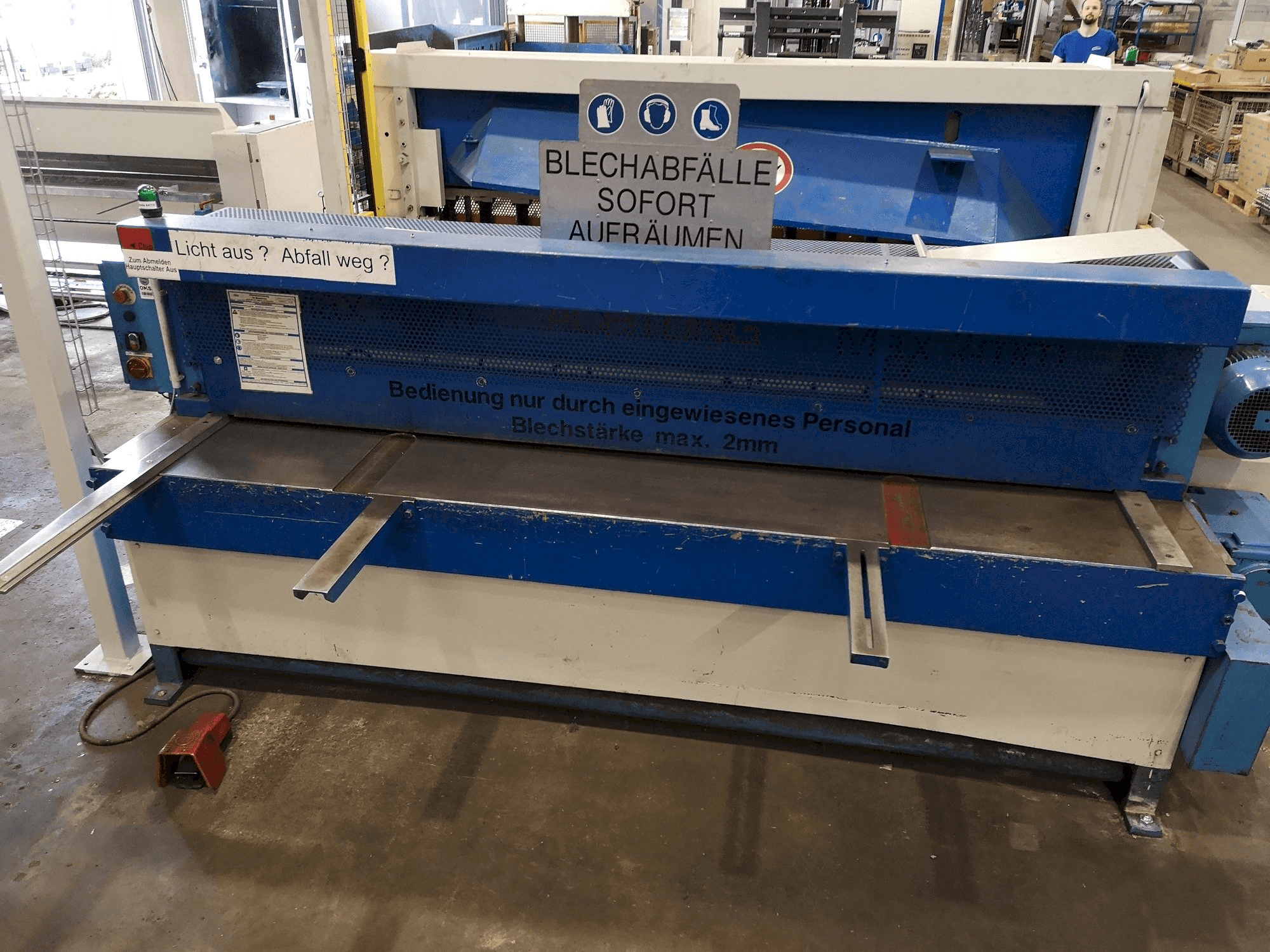 Vooraanzicht van KNUTH KMT 2500/3 machine