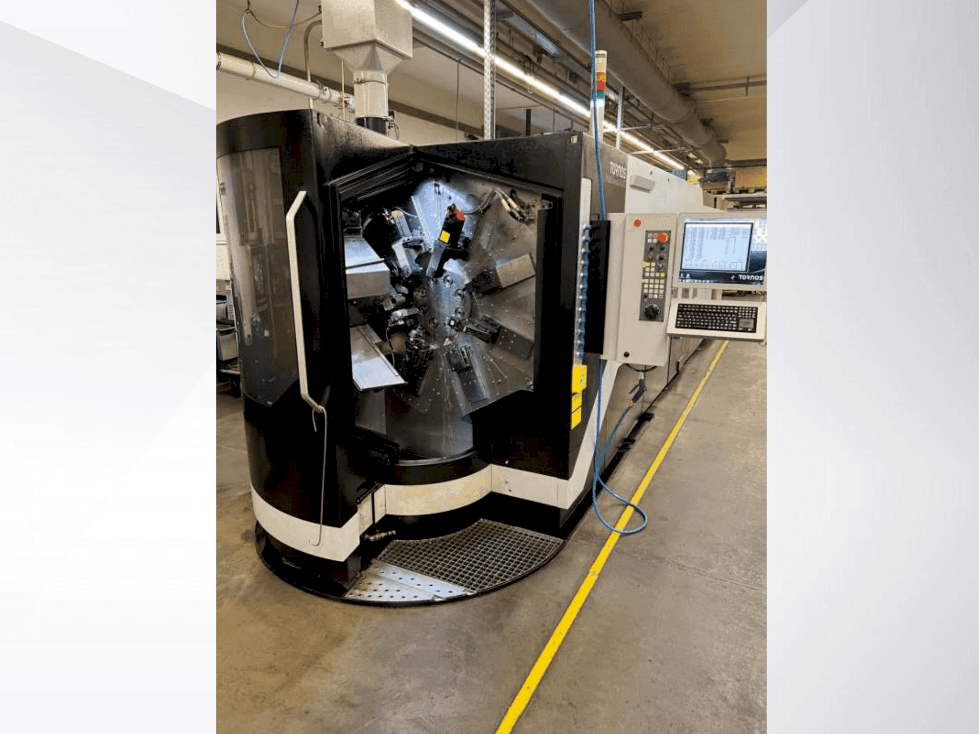 Vooraanzicht van Tornos MultiSwiss 8x26 machine