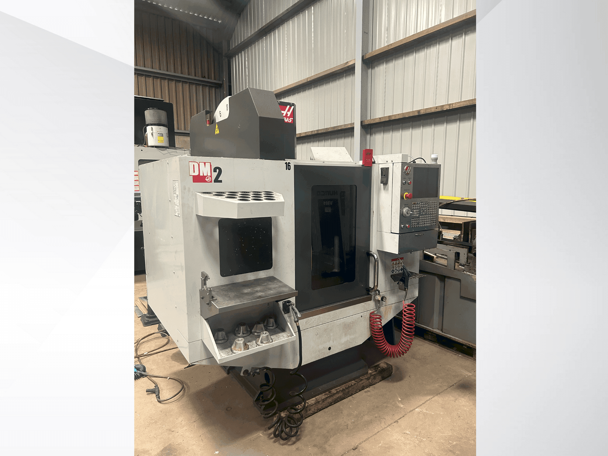Vooraanzicht van HAAS DM-2 machine