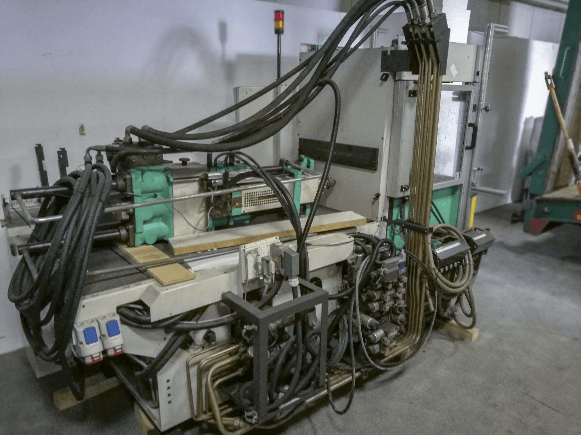 Vooraanzicht van Arburg 420C 800-250 machine