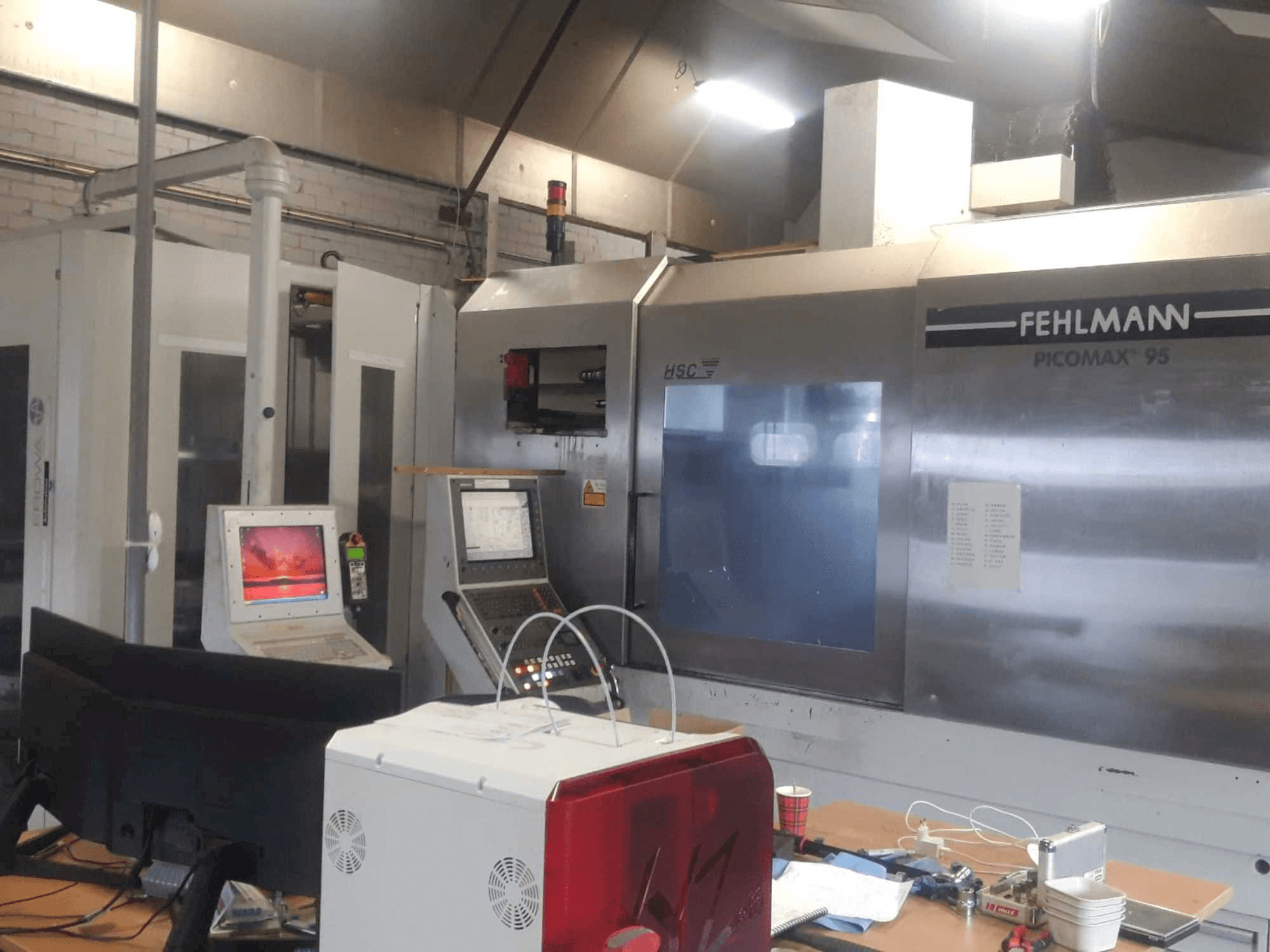 Vooraanzicht van FEHLMANN PICOMAX 95 + EROWA machine