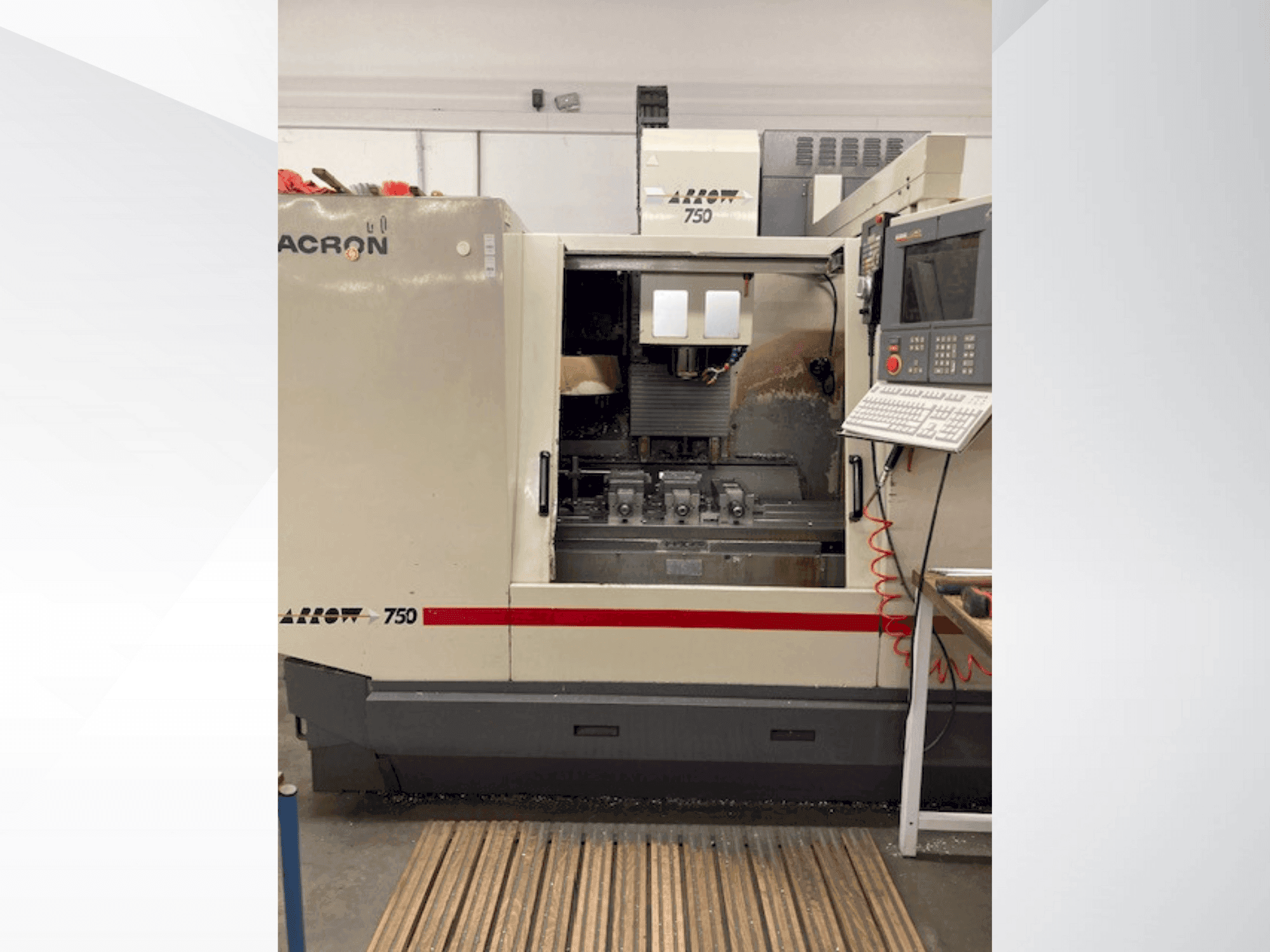 Vooraanzicht van Cincinnati Milacron Arrow 750 machine