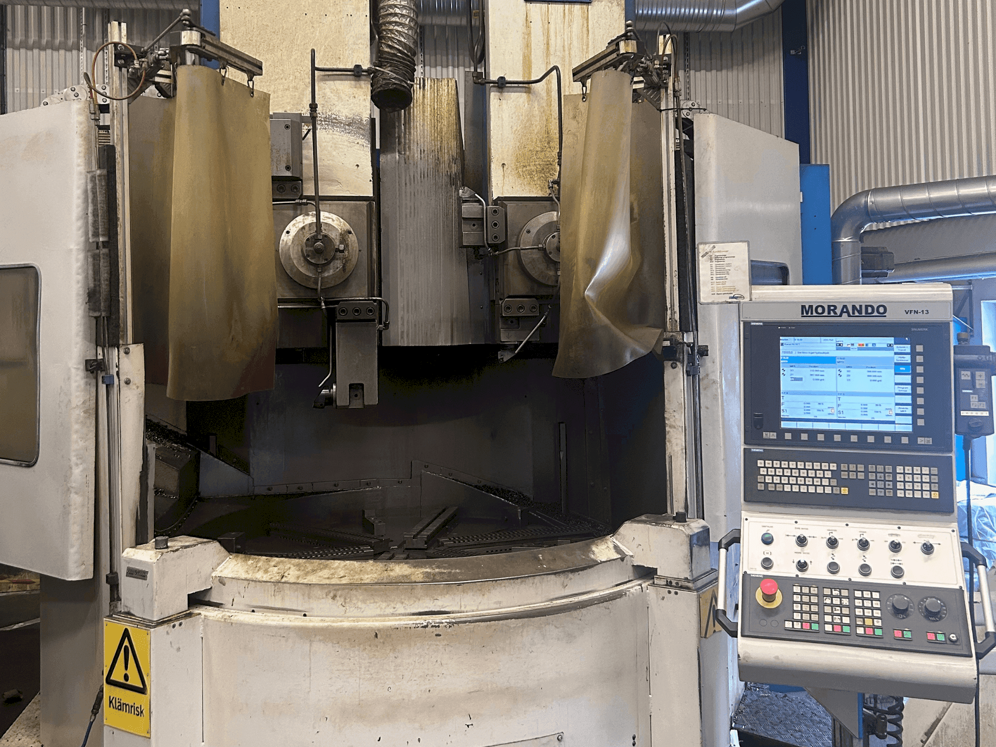 Vooraanzicht van MORANDO VFN13 machine