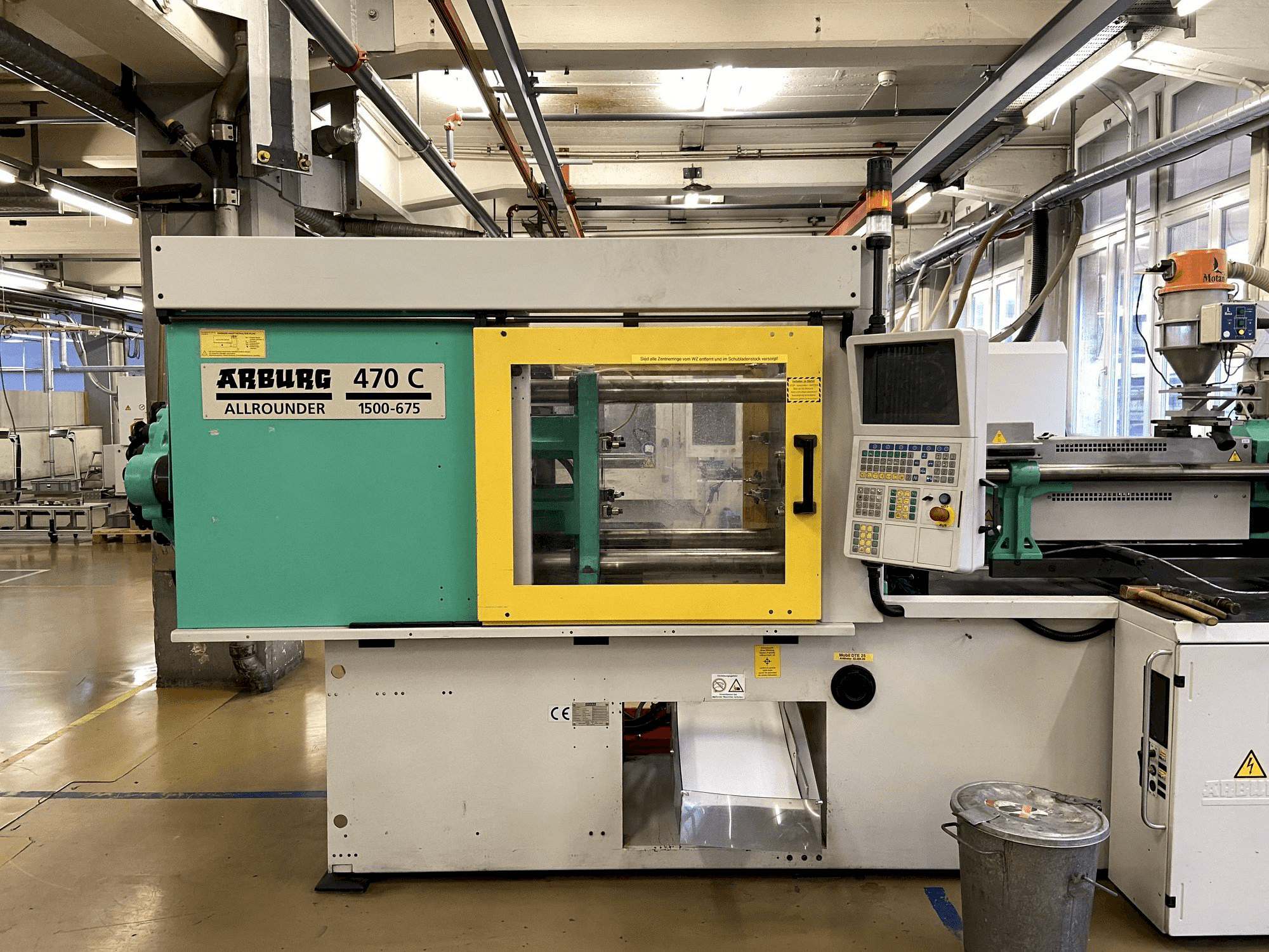 Vooraanzicht van Arburg 470C 1500-675 machine