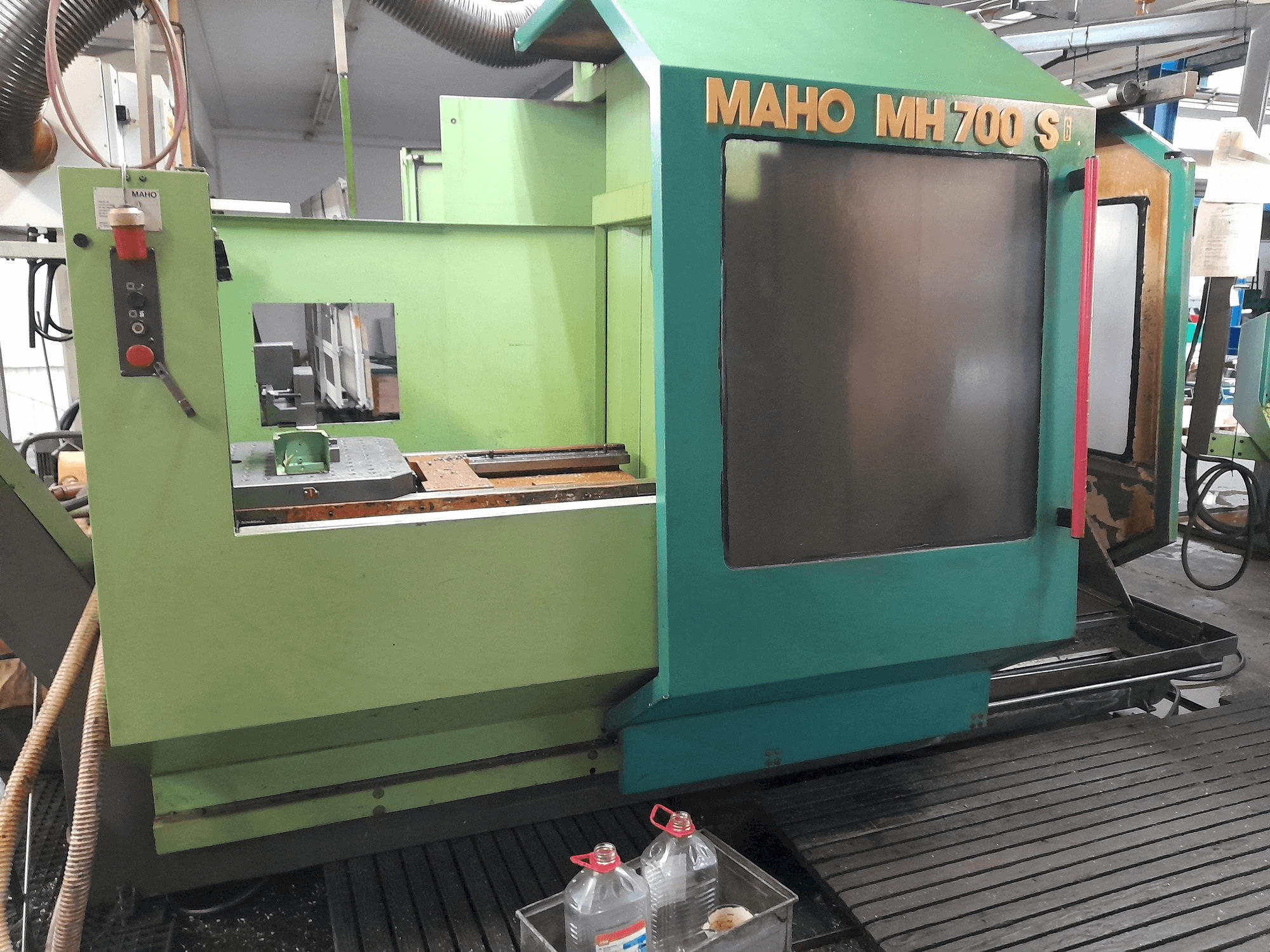 Linkerzijdeaanzicht van MAHO MH 700 S machine