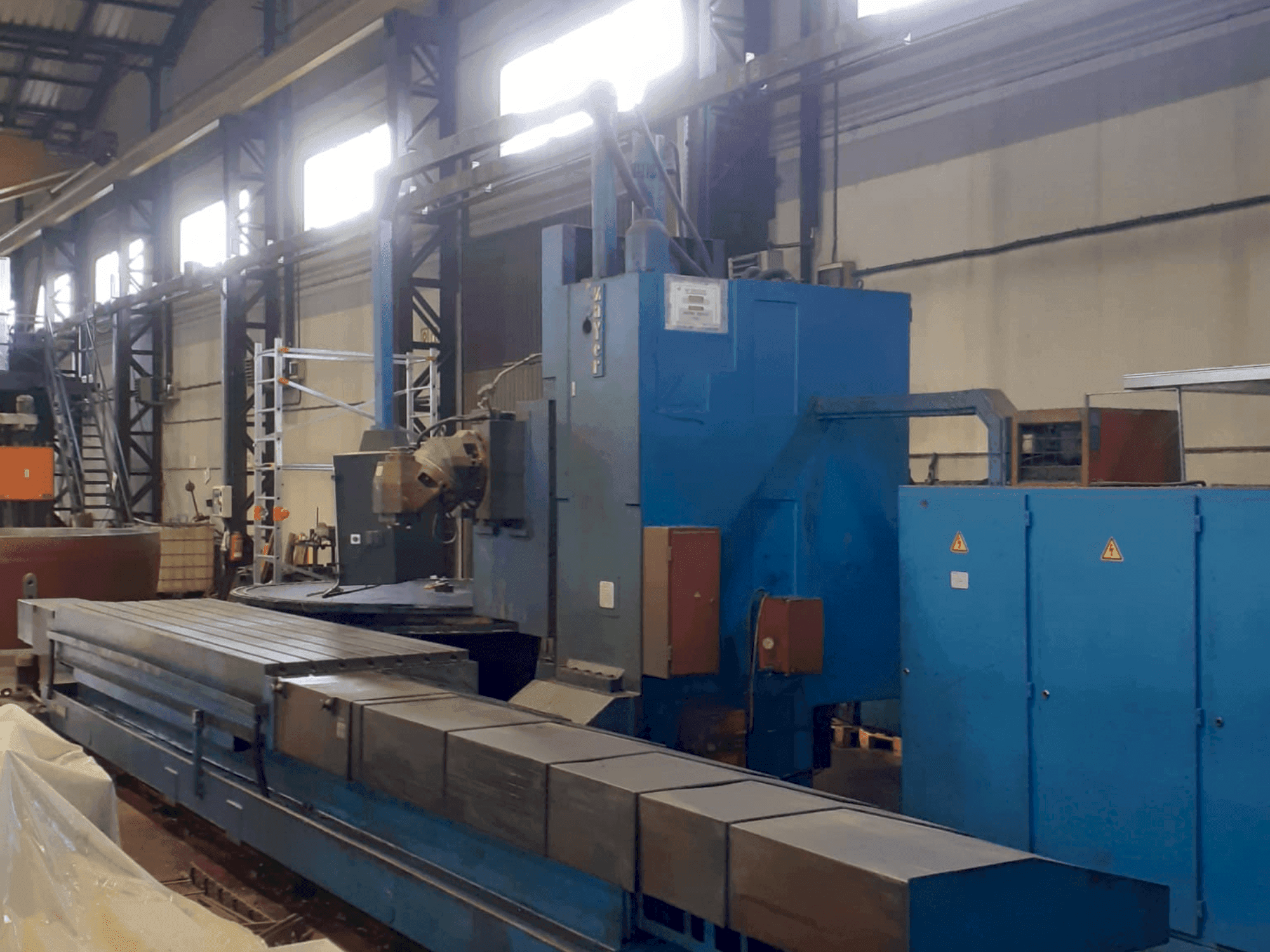 Vooraanzicht van Zayer KF 4000 machine