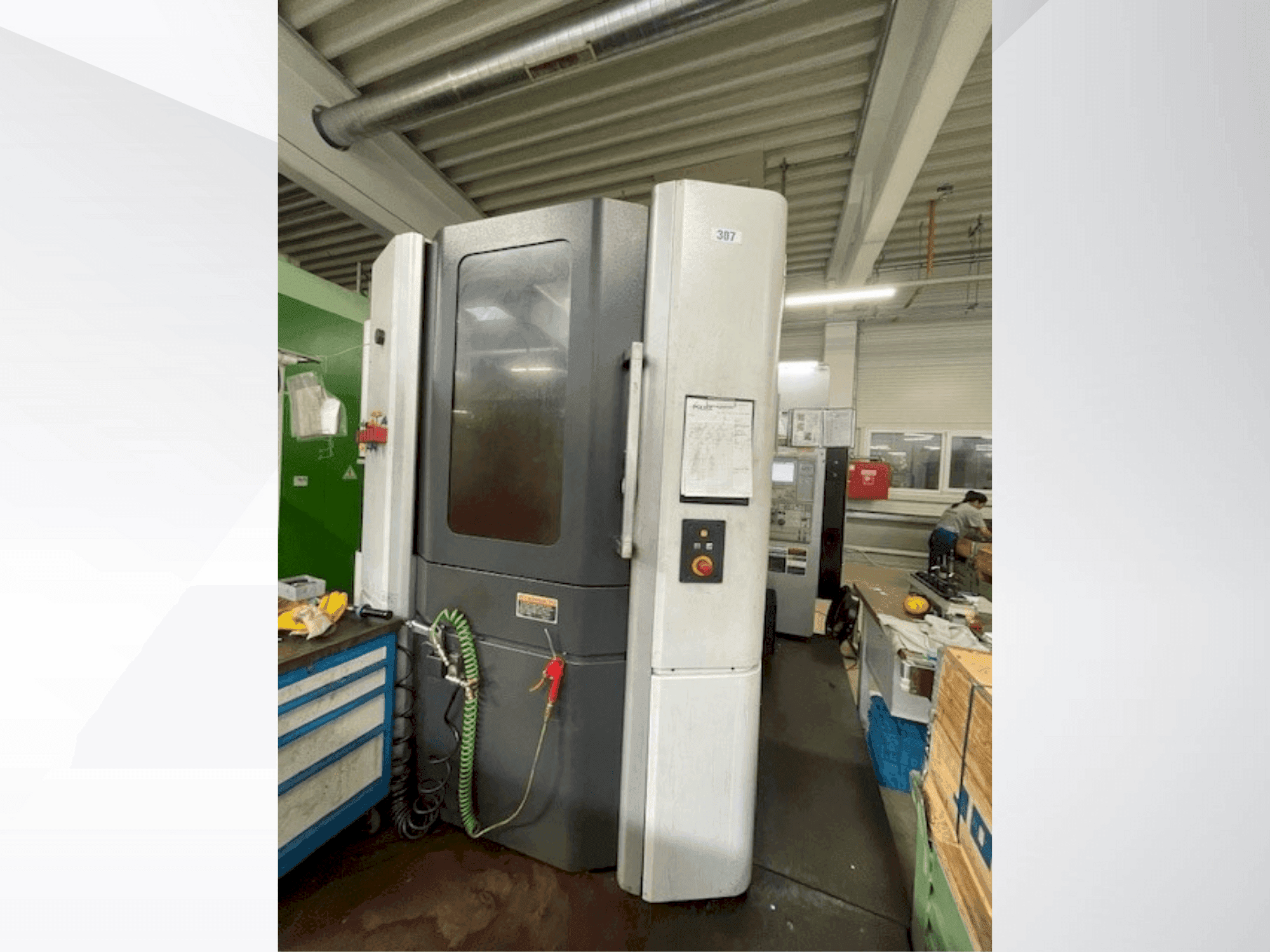 Vooraanzicht van MORI SEIKI NHX 5000 machine