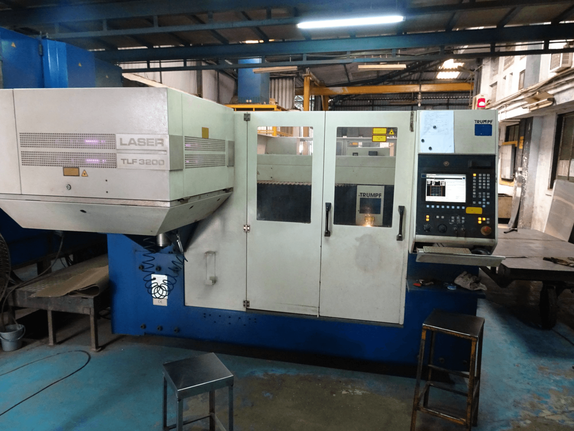 Vooraanzicht van Trumpf Trumatic L3020 machine