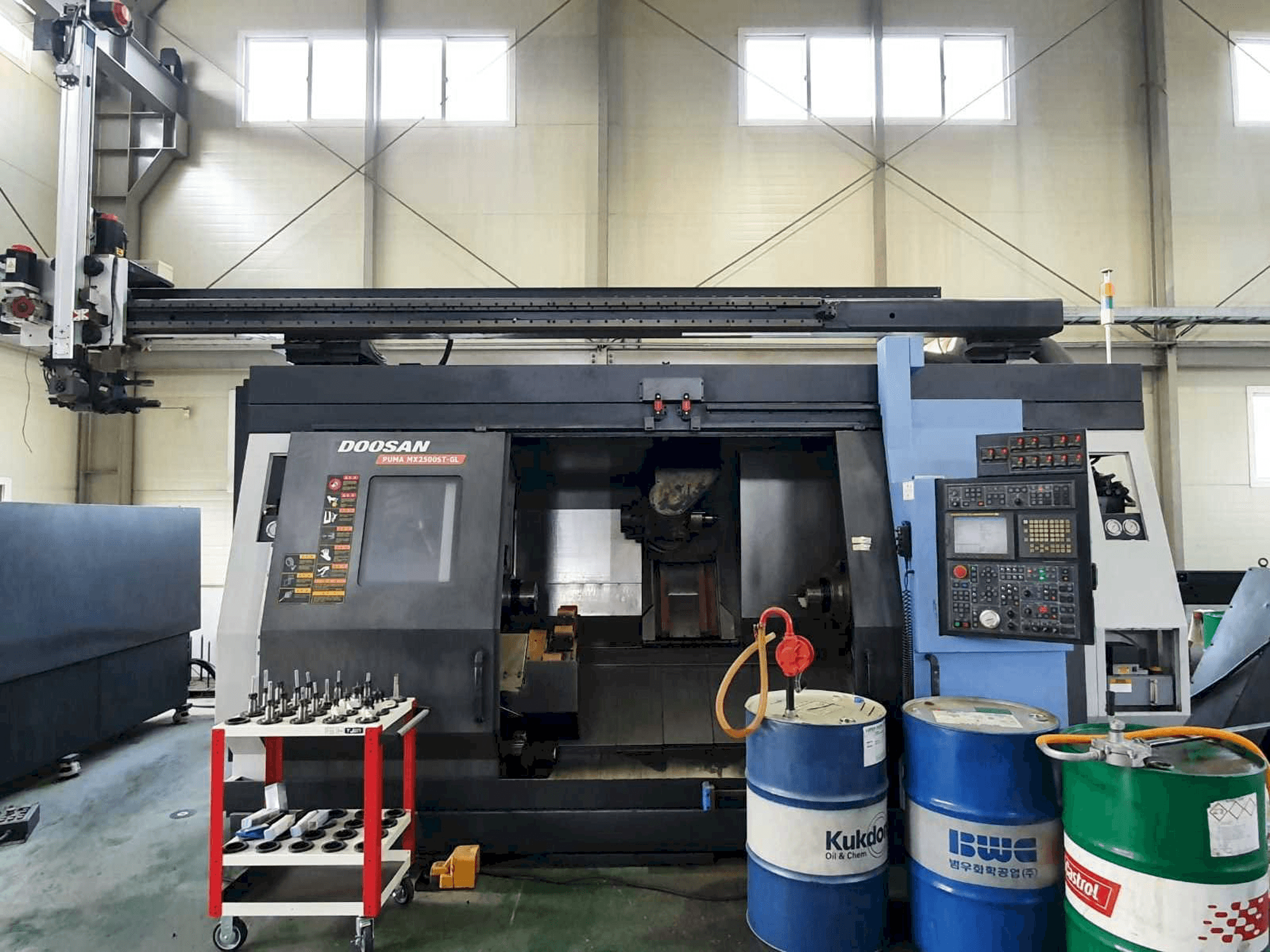 Vooraanzicht van Doosan Puma MX2500ST-GL machine