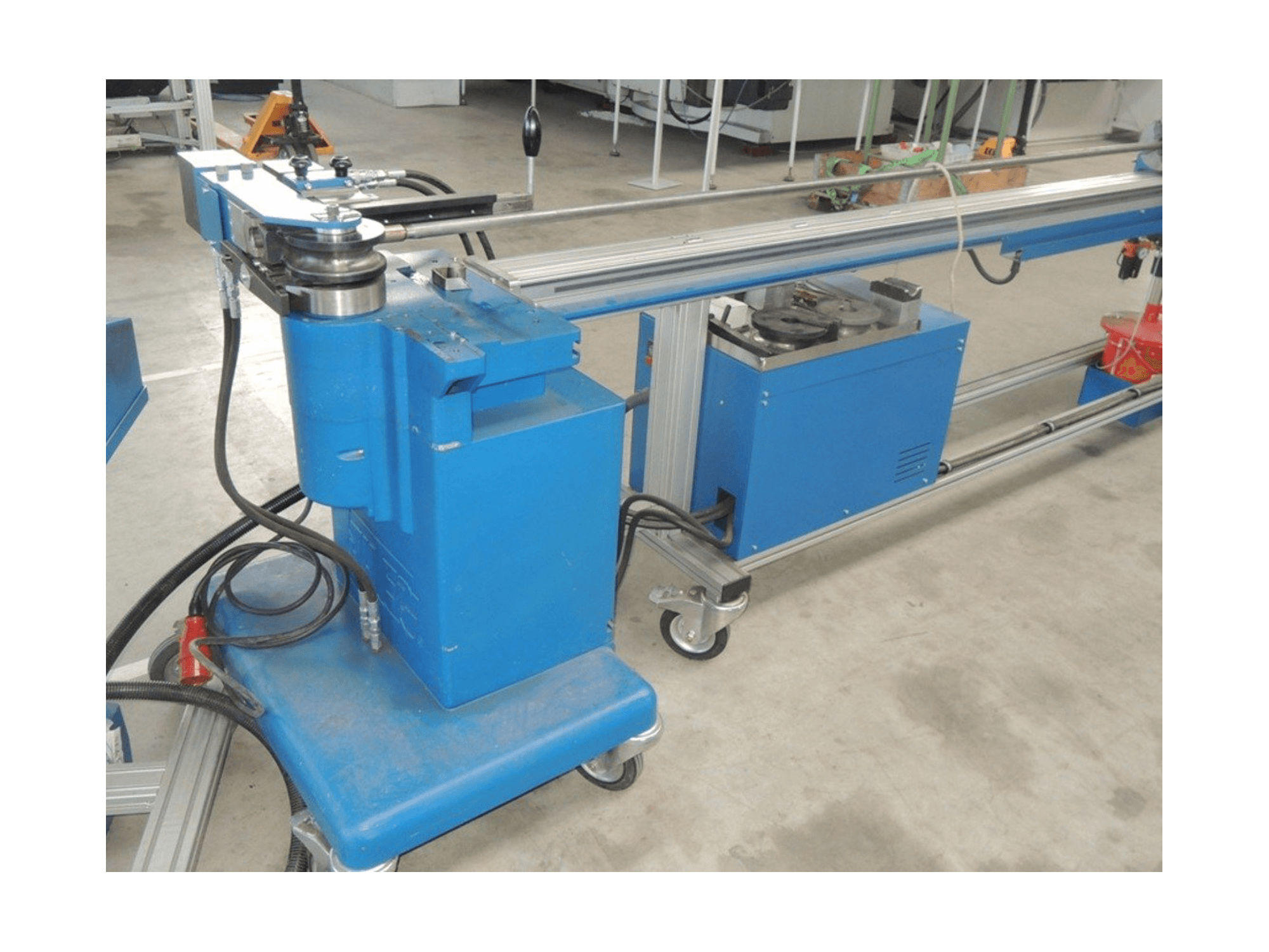 Vooraanzicht van JUTEC 5030 machine