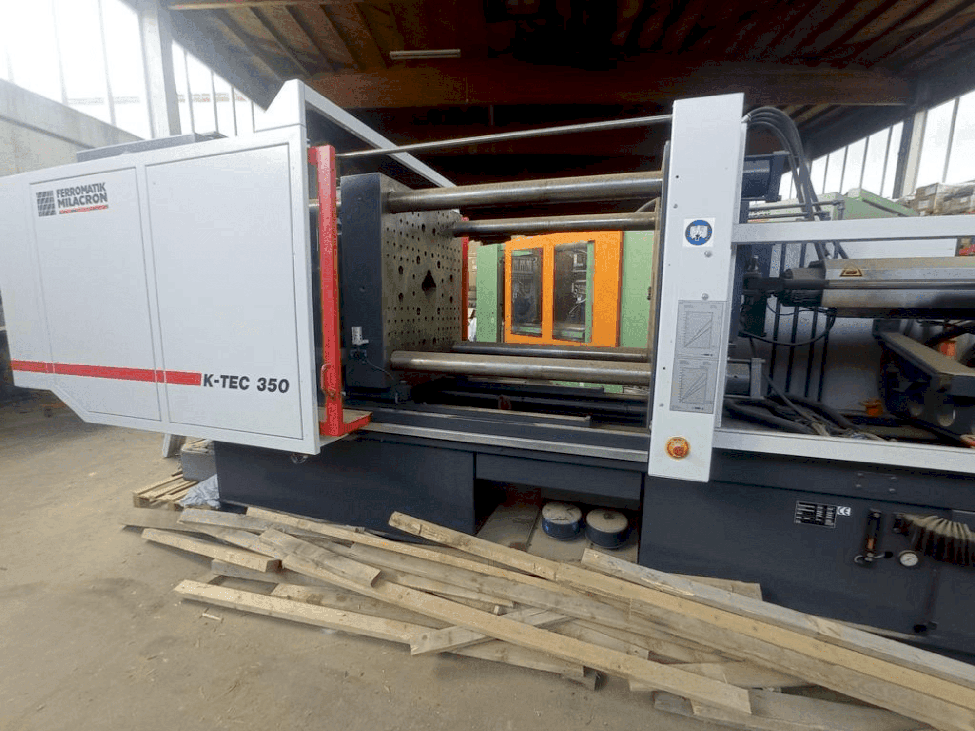Vooraanzicht van FERROMATIK K-Tec 350 S/2F machine