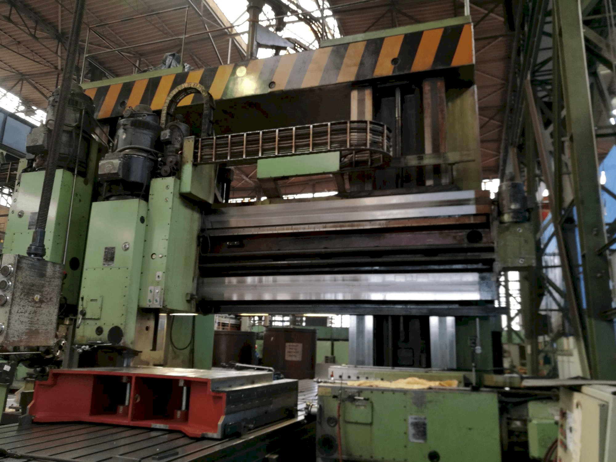 Vooraanzicht van TOS FRV-D 20 x 40 machine