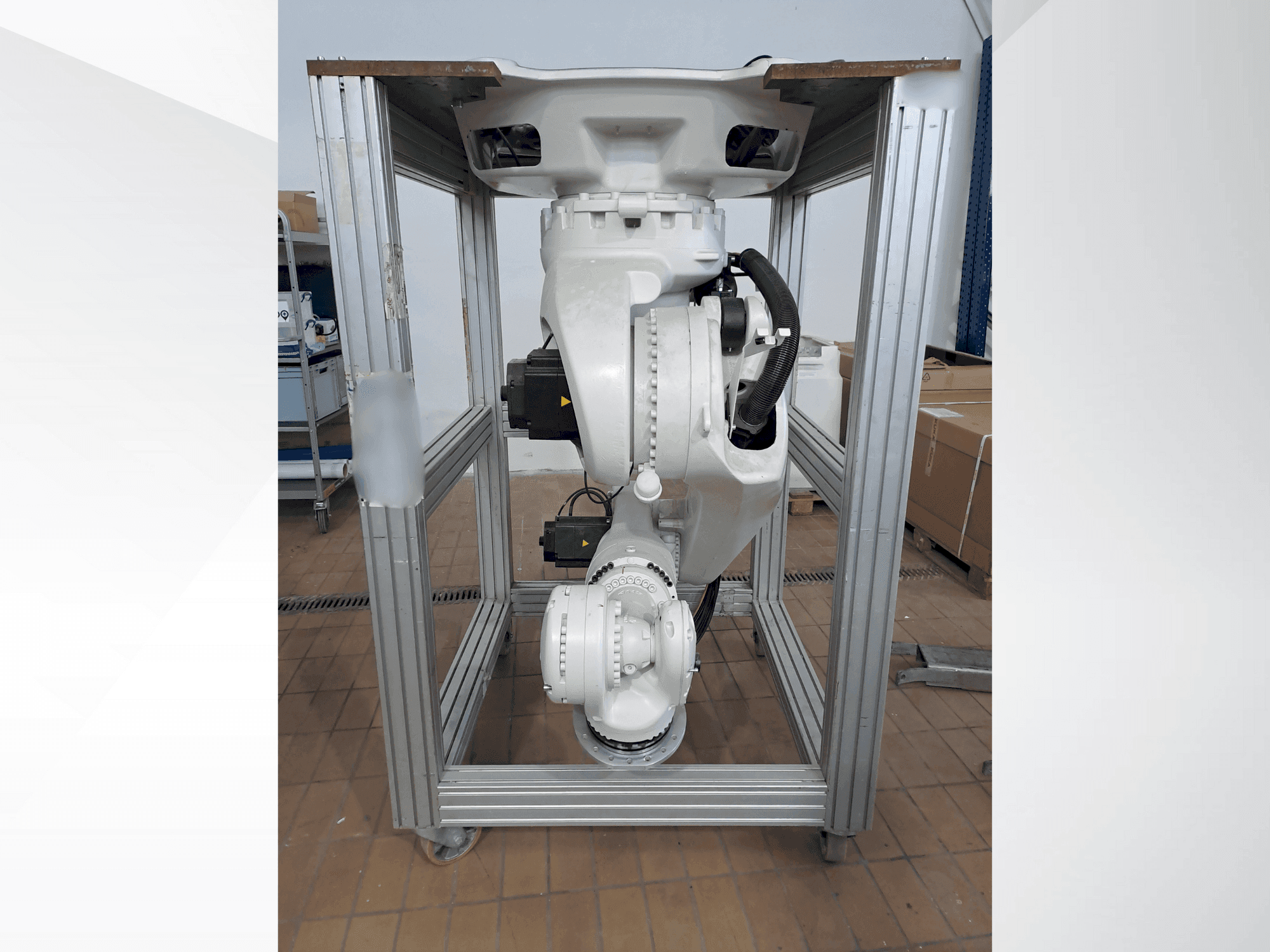 Vooraanzicht van KUKA KR270 R2700 C ultra MED (2015) machine