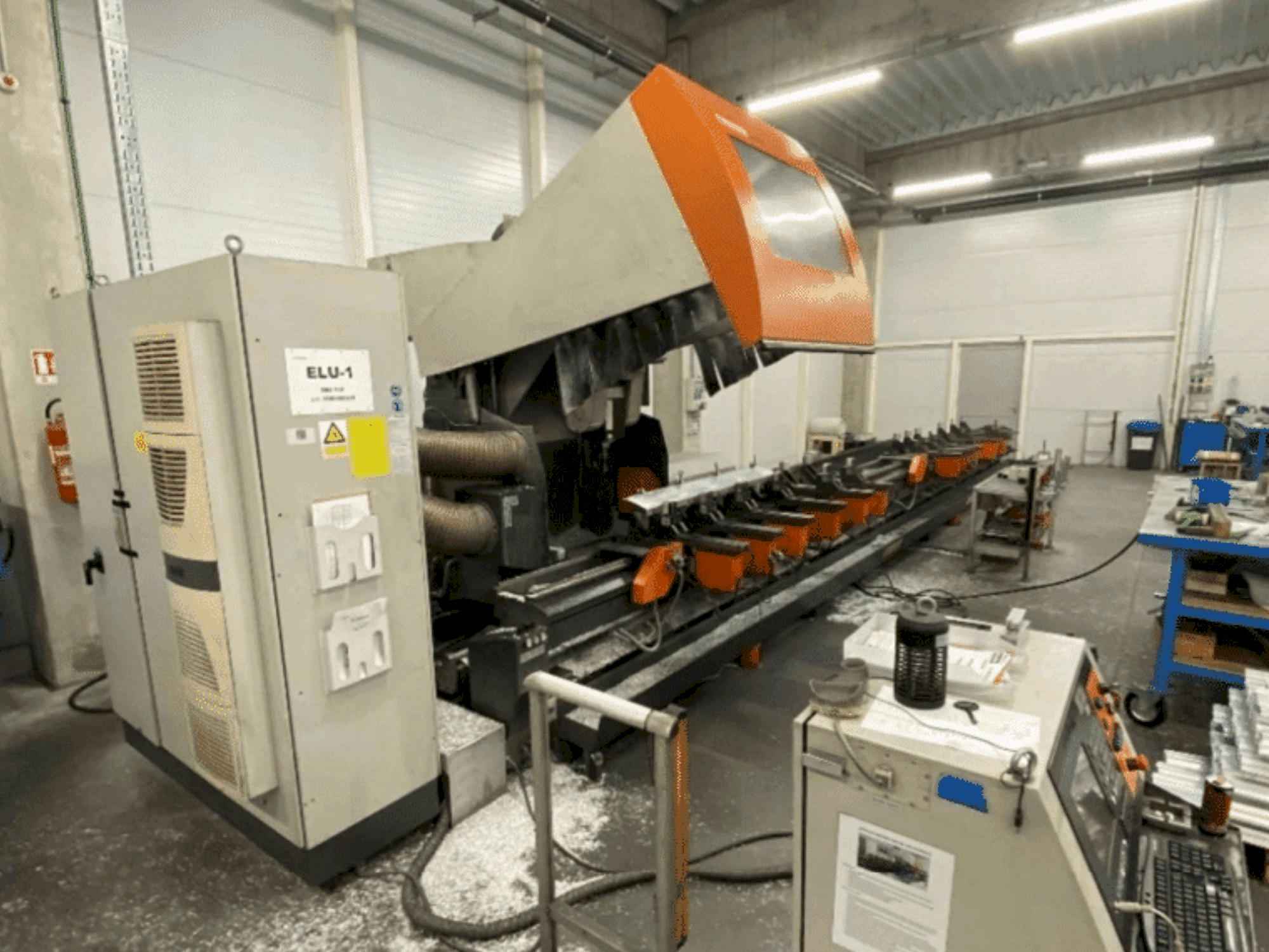 Vooraanzicht van Elumatec SBZ 150 machine