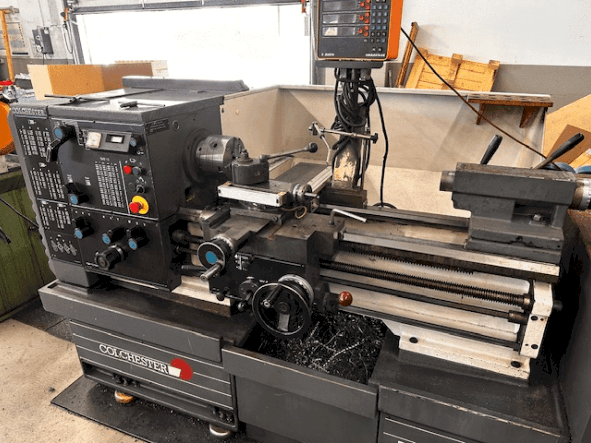 Vooraanzicht van Colchester Master 3250 machine