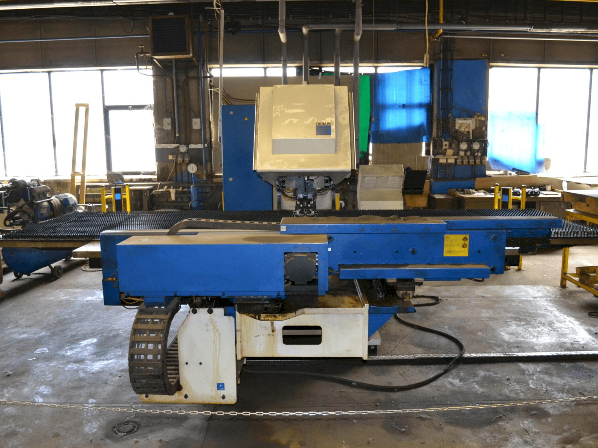 Vooraanzicht van Trumpf Trumatic 2000R machine