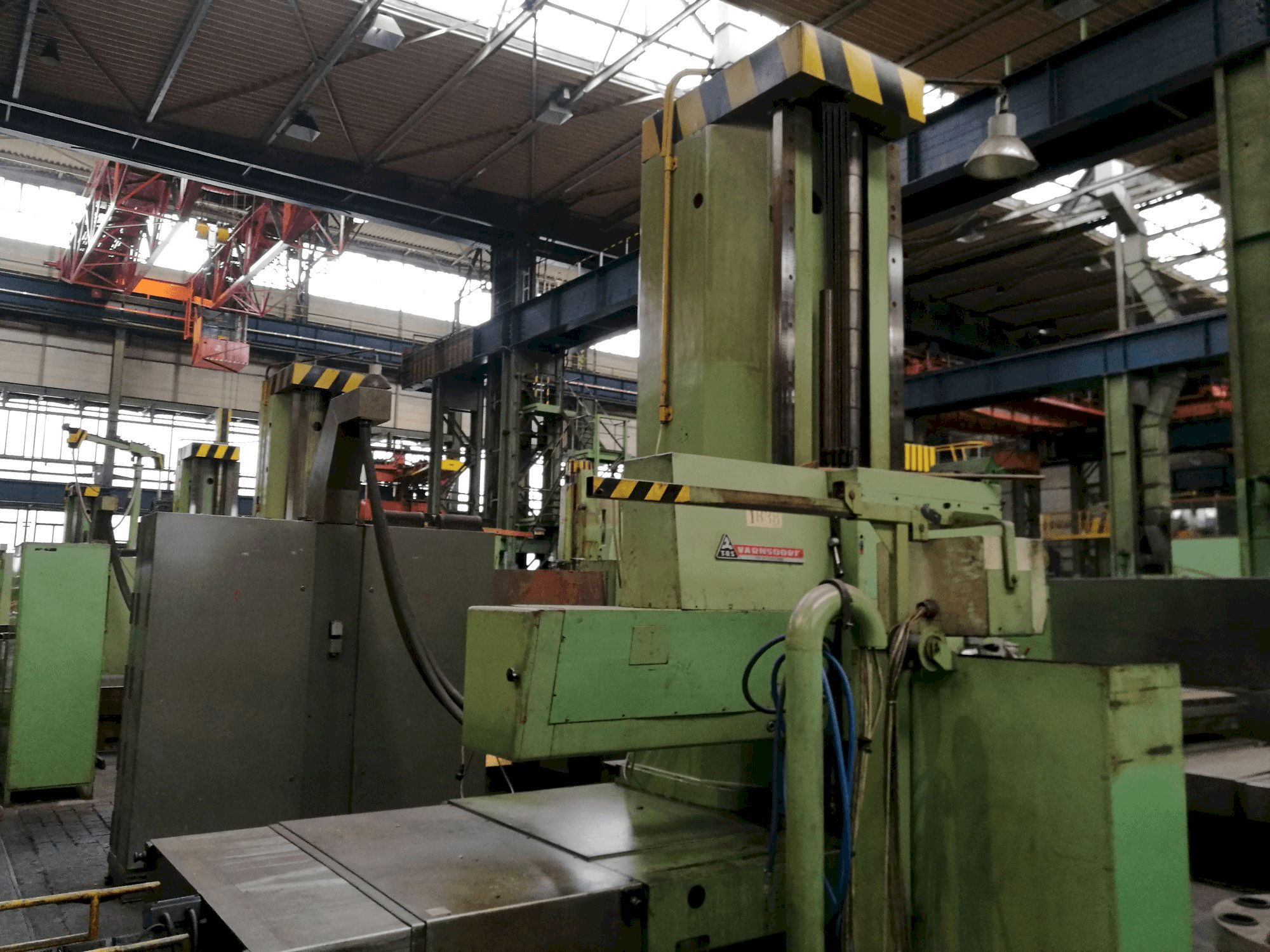 Vooraanzicht van TOS WHN 13 machine