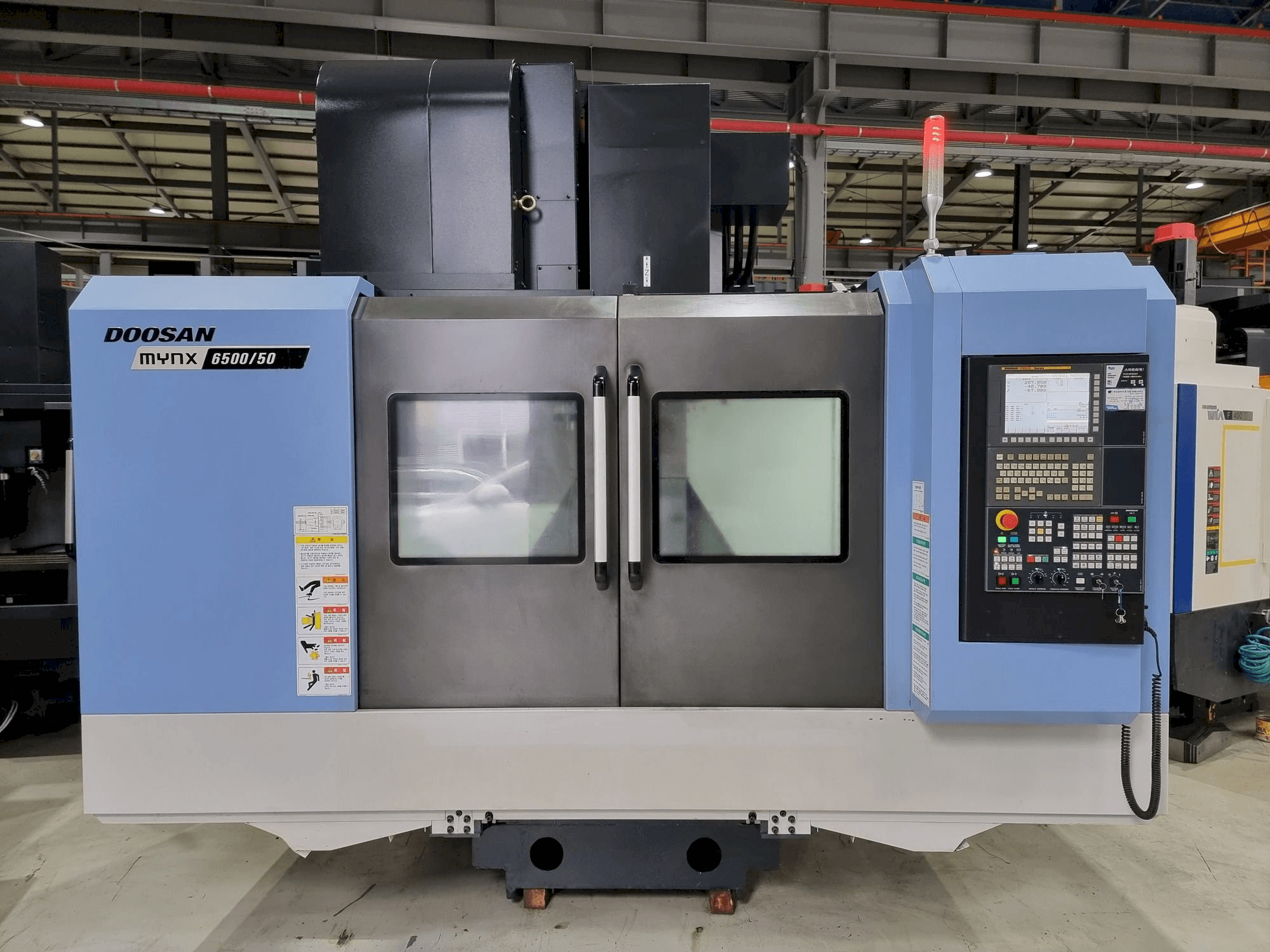 Vooraanzicht van Doosan MYNX 6500/50 machine