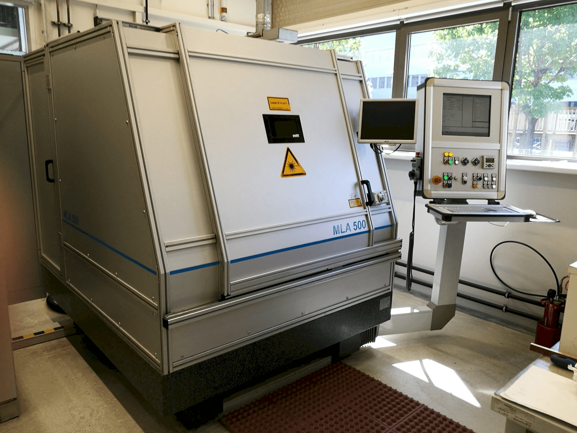 Vooraanzicht van LLT APPLIKATION MLA 500 machine