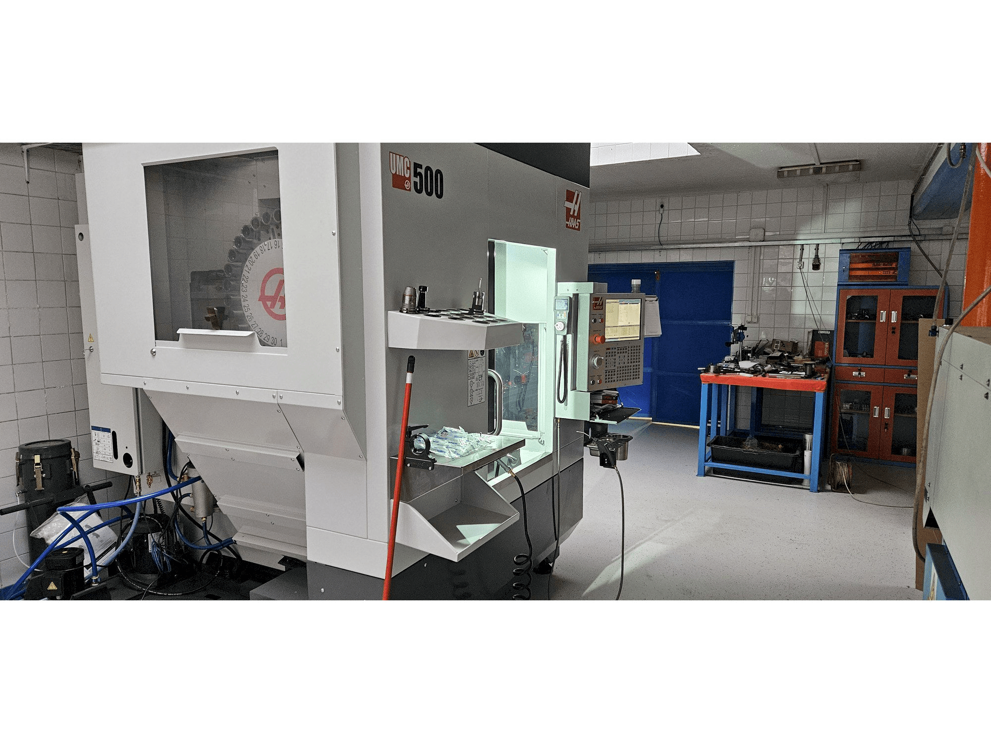 Vooraanzicht van HAAS UMC-500 machine