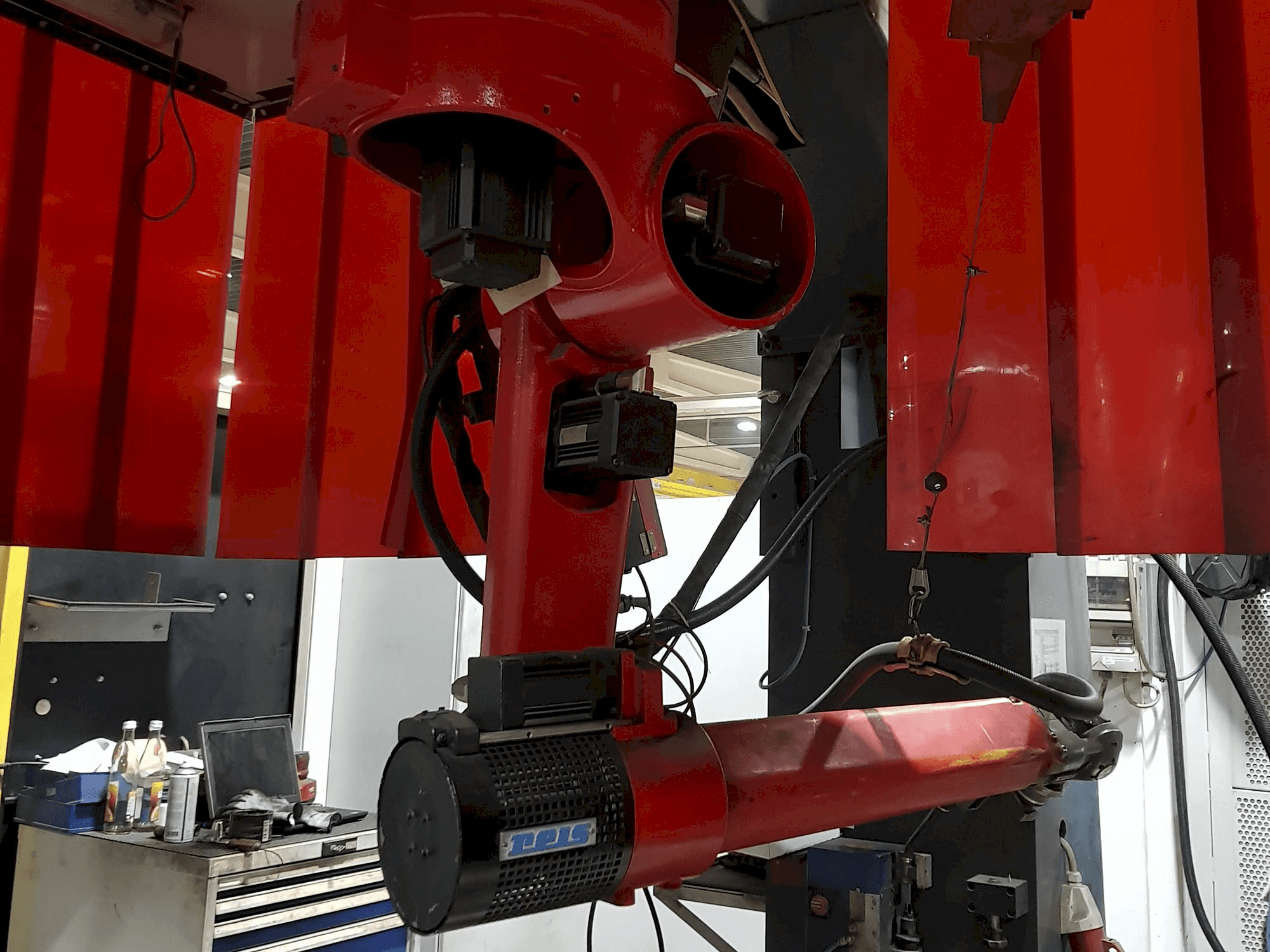 Vooraanzicht van Reis Robotics RV30-16 machine