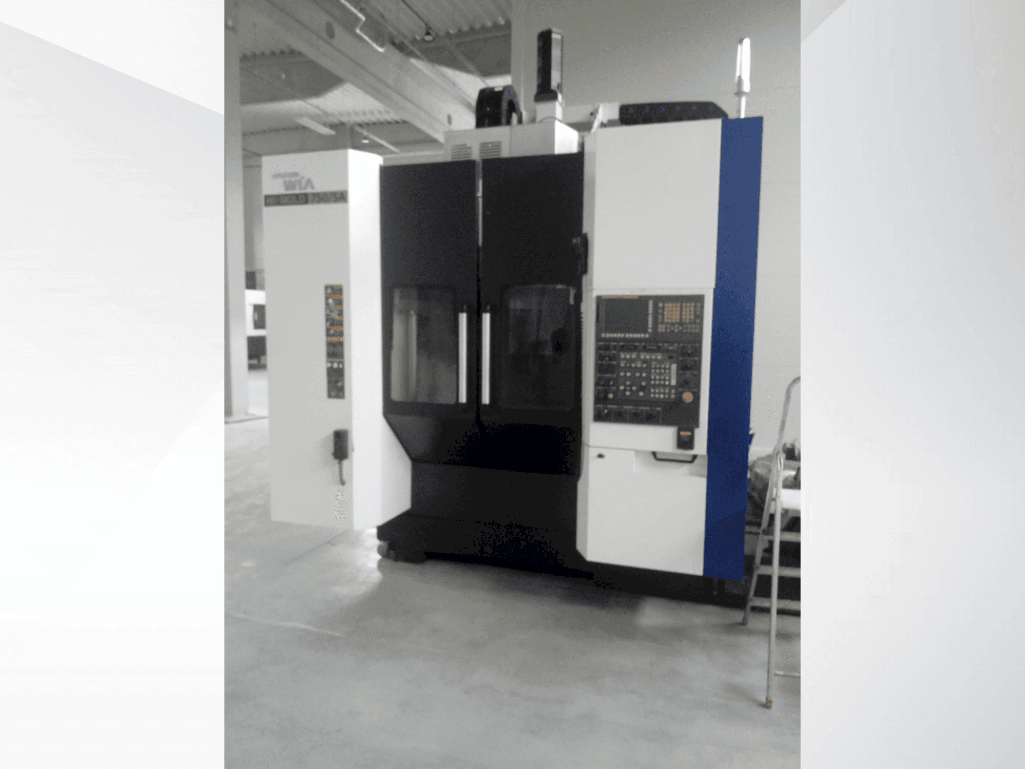 Vooraanzicht van Hyundai Wia HI-MOLD 750-5A machine