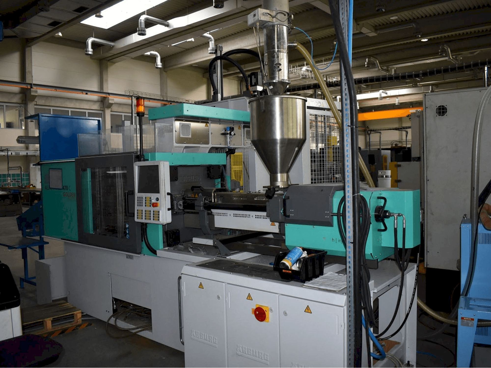 Vooraanzicht van Arburg ALLROUNDER 470 C 1500 - 400 machine