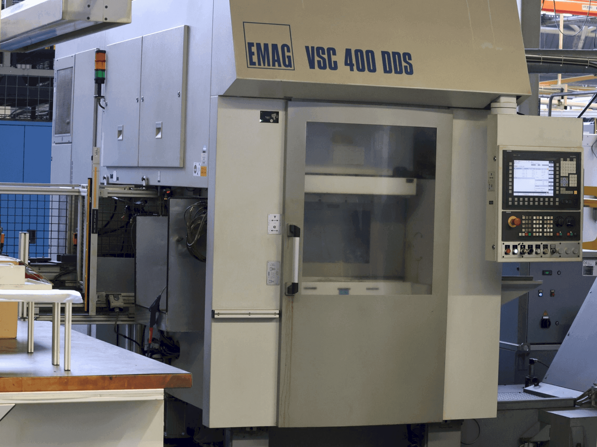 Vooraanzicht van EMAG VSC DDS machine